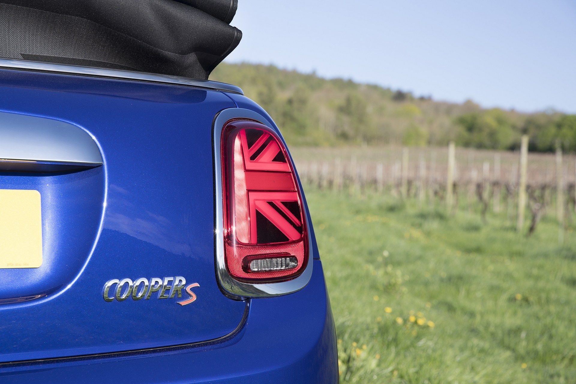 MINI-Cooper-Convertible-16 MINI Celebrates 25 Years Of Convertibles With A New Special Edition
