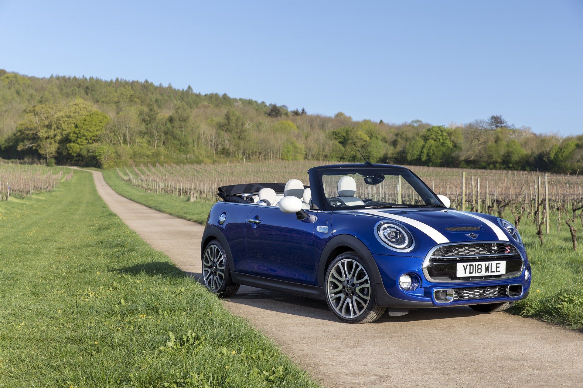 MINI-Cooper-Convertible-22 MINI Celebrates 25 Years Of Convertibles With A New Special Edition