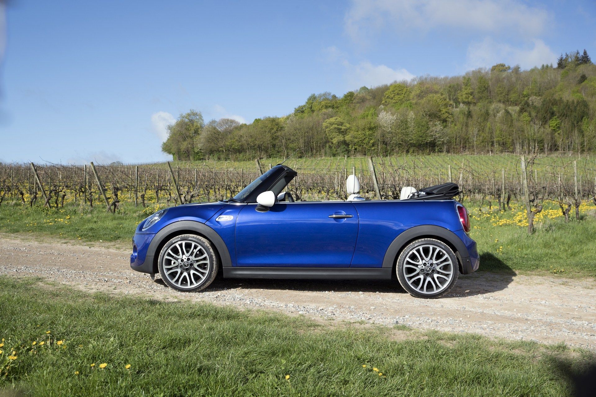 MINI-Cooper-Convertible-29 MINI Celebrates 25 Years Of Convertibles With A New Special Edition