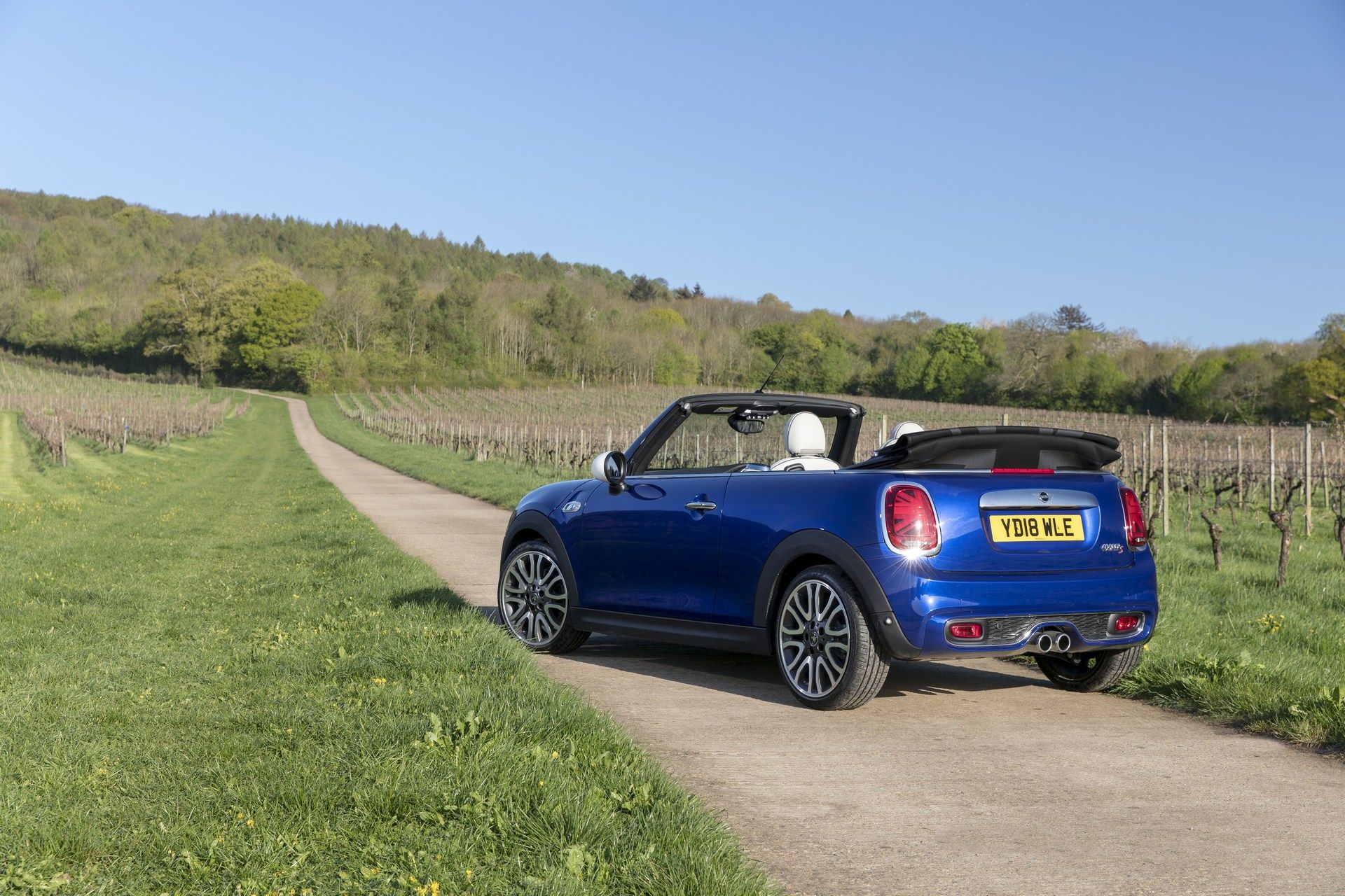 MINI-Cooper-Convertible-9 MINI Celebrates 25 Years Of Convertibles With A New Special Edition
