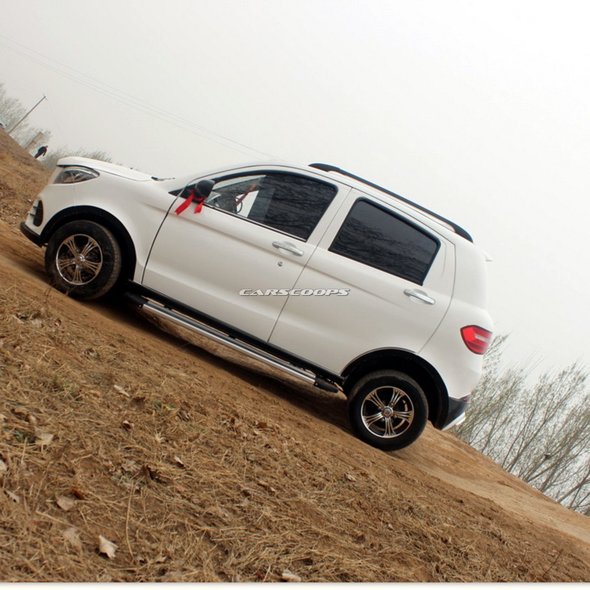 Chinese Photocopier Strikes Back: Mini Electric Mercedes GLE And Range Rover Evoque