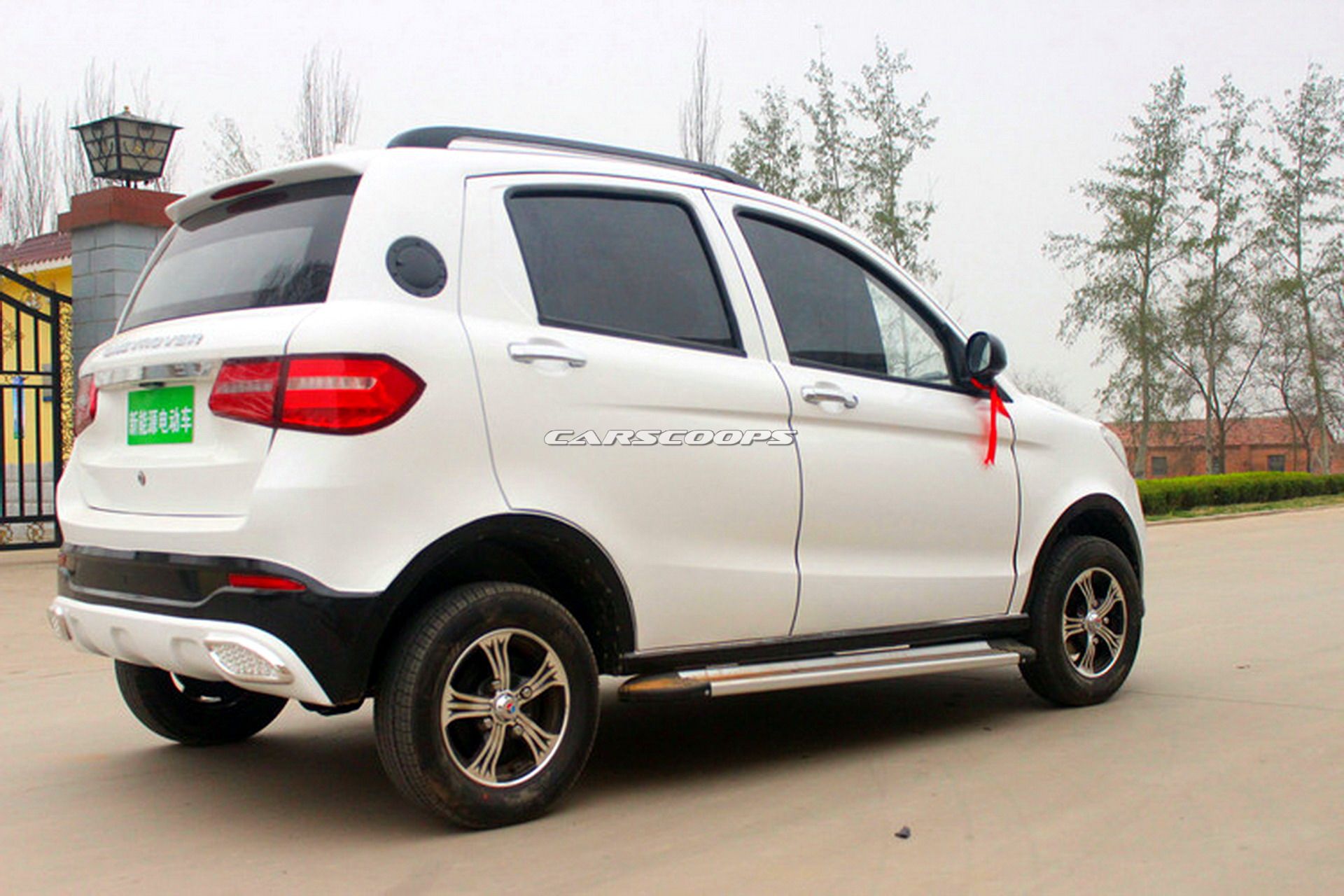 Chinese Photocopier Strikes Back: Mini Electric Mercedes GLE And Range Rover Evoque