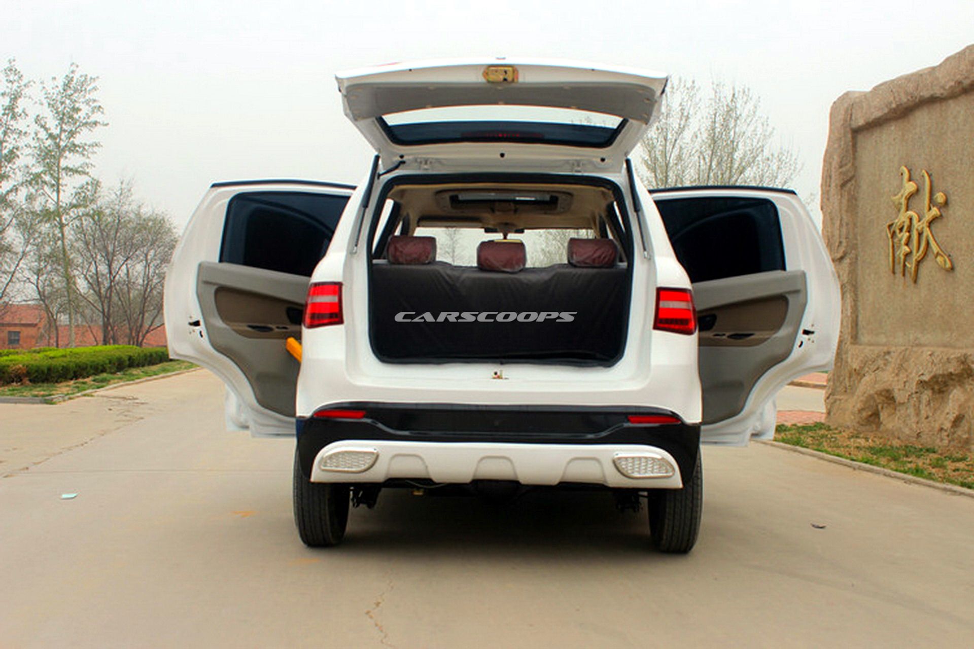Chinese Photocopier Strikes Back: Mini Electric Mercedes GLE And Range Rover Evoque