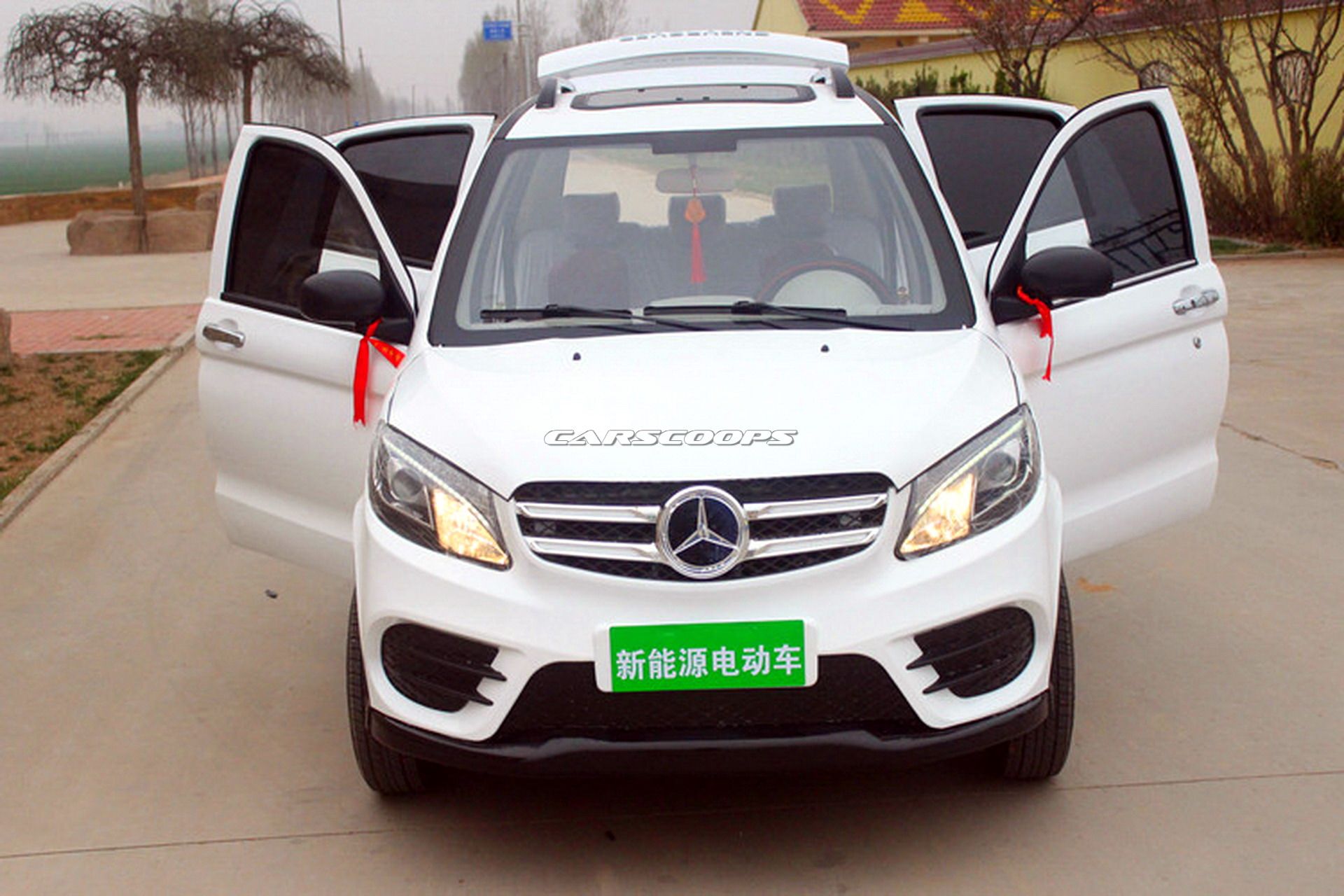 Chinese Photocopier Strikes Back: Mini Electric Mercedes GLE And Range Rover Evoque