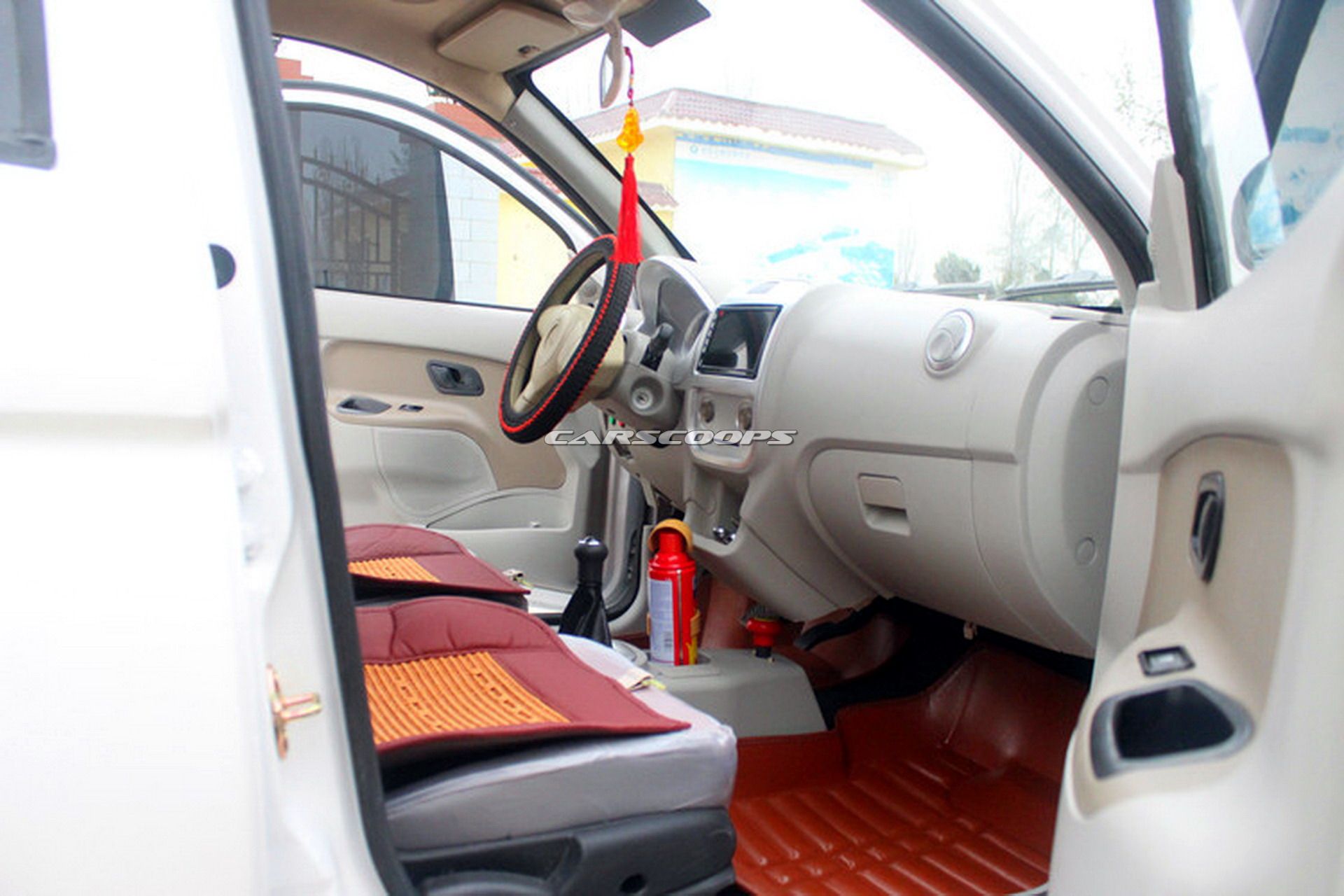 Chinese Photocopier Strikes Back: Mini Electric Mercedes GLE And Range Rover Evoque