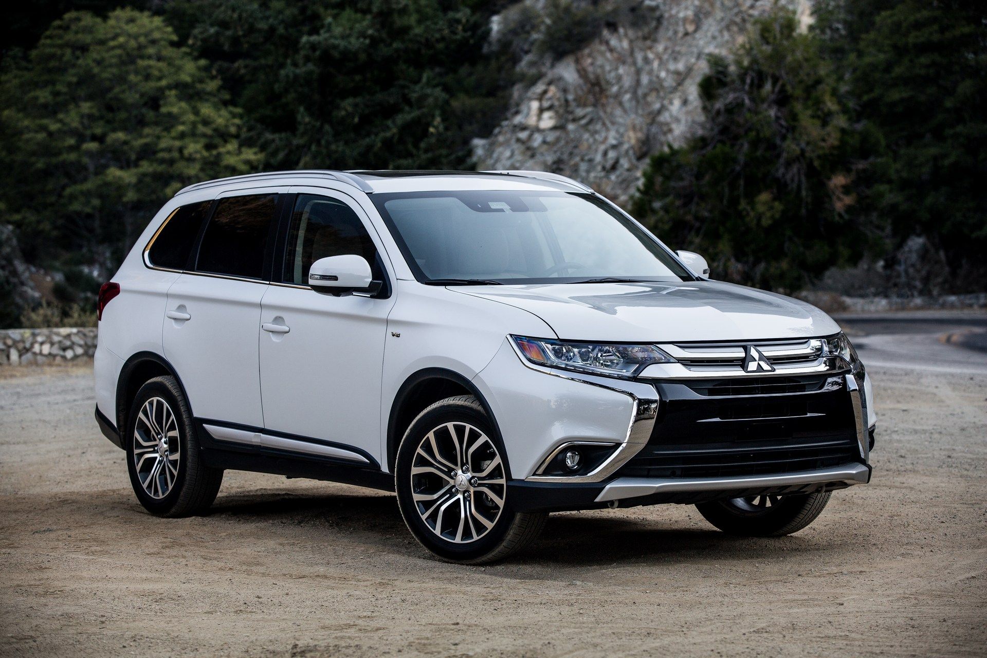 Mitsubishi-Outlander-1 New Mitsubishi Outlander Due In 2021, Could Be Based On The Nissan Rogue