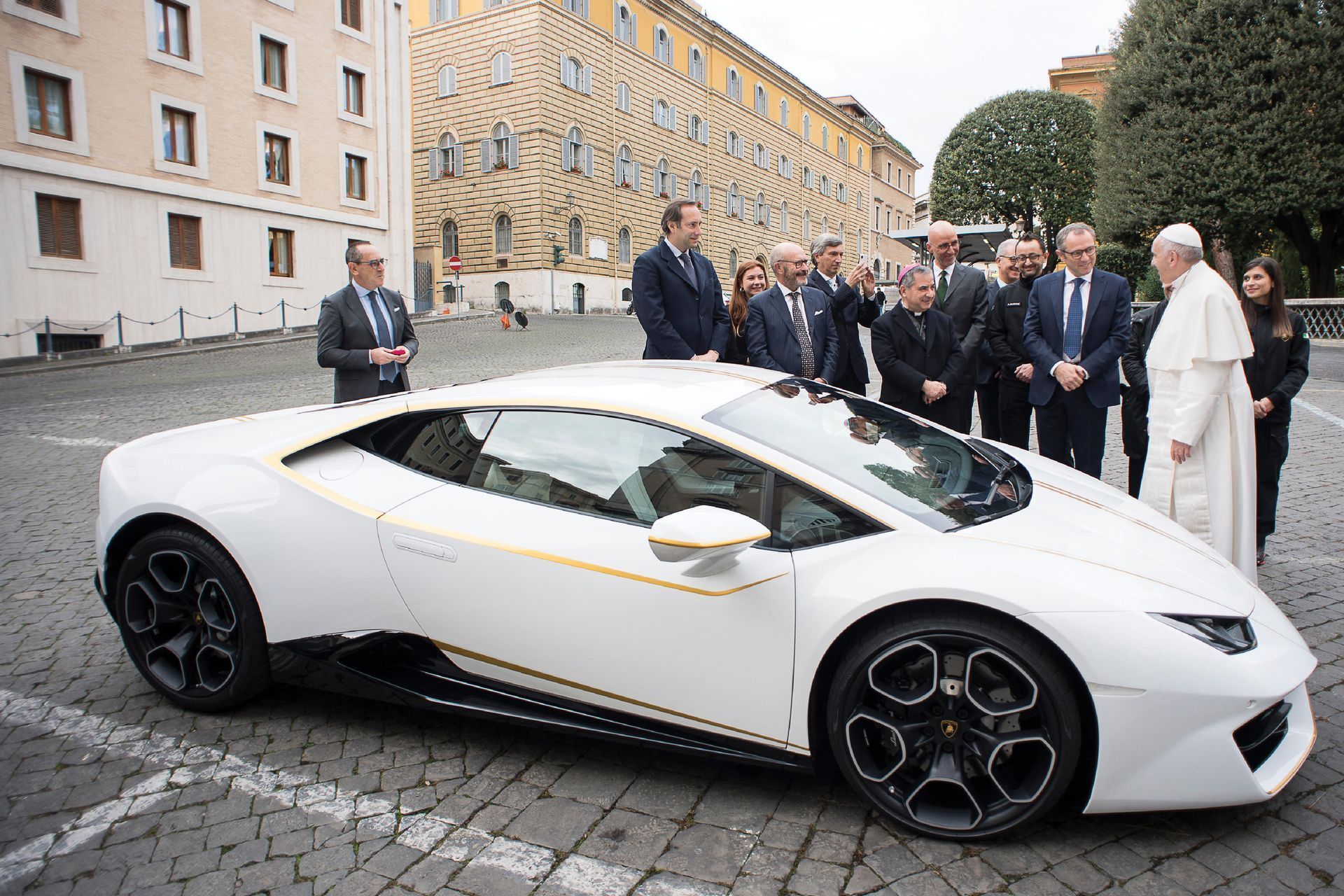 Pope-Lamborghini-Huracan-1 The Pope’s Lamborghini Huracan Smashes Estimates, Sells For $861k