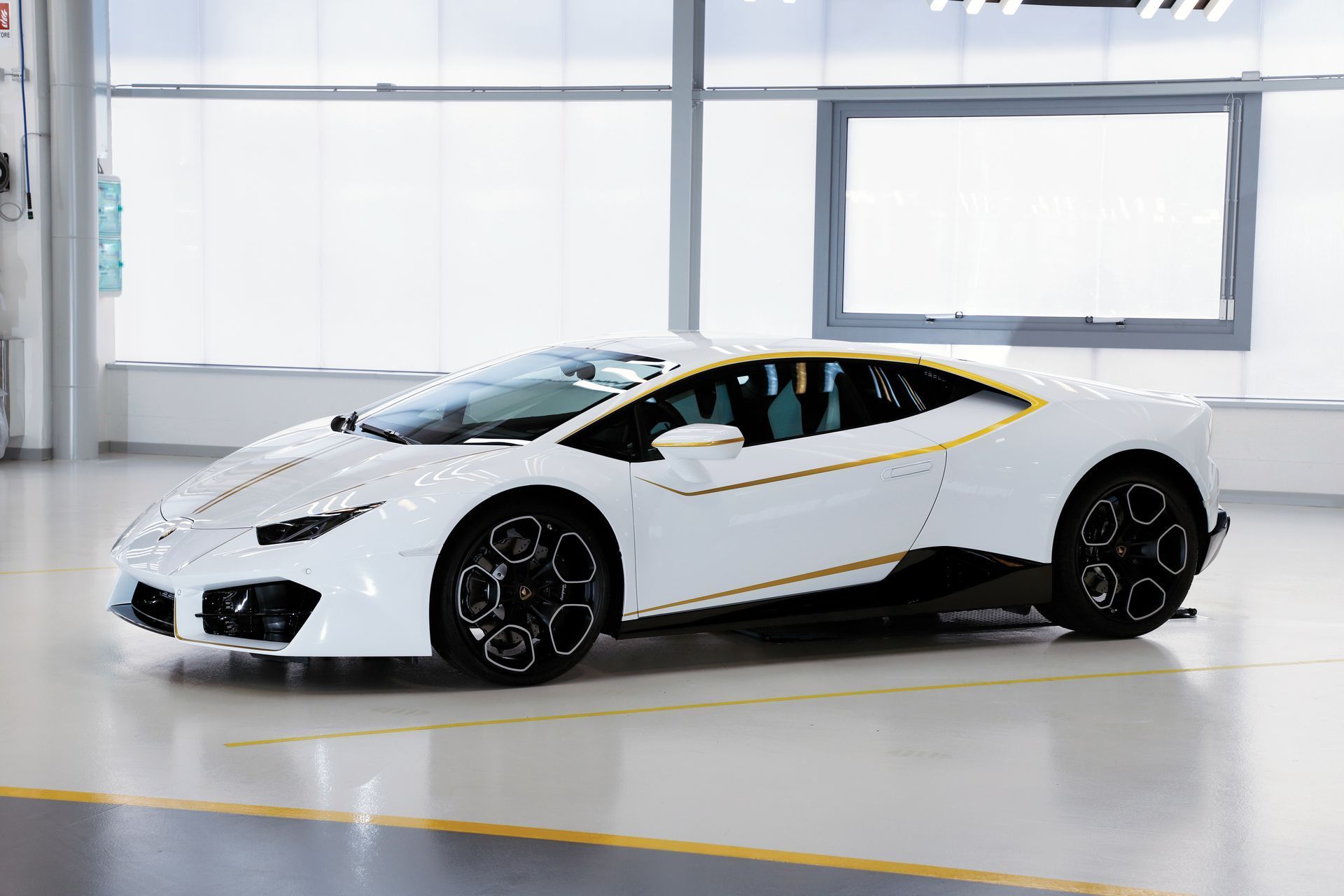Pope-Lamborghini-Huracan-4 The Pope’s Lamborghini Huracan Smashes Estimates, Sells For $861k