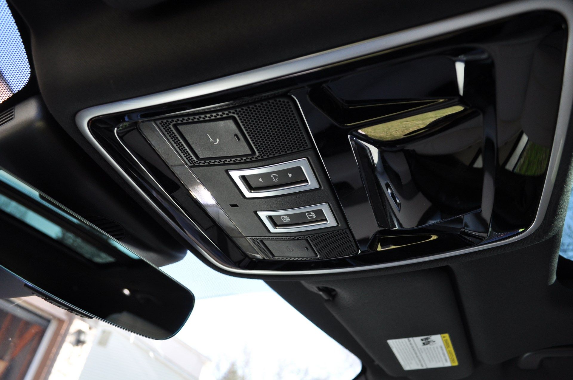 Range-Rover-Velar-35 2018 Range Rover Velar 2.0T Review: Is The Four-Cylinder Version A True Luxury SUV?