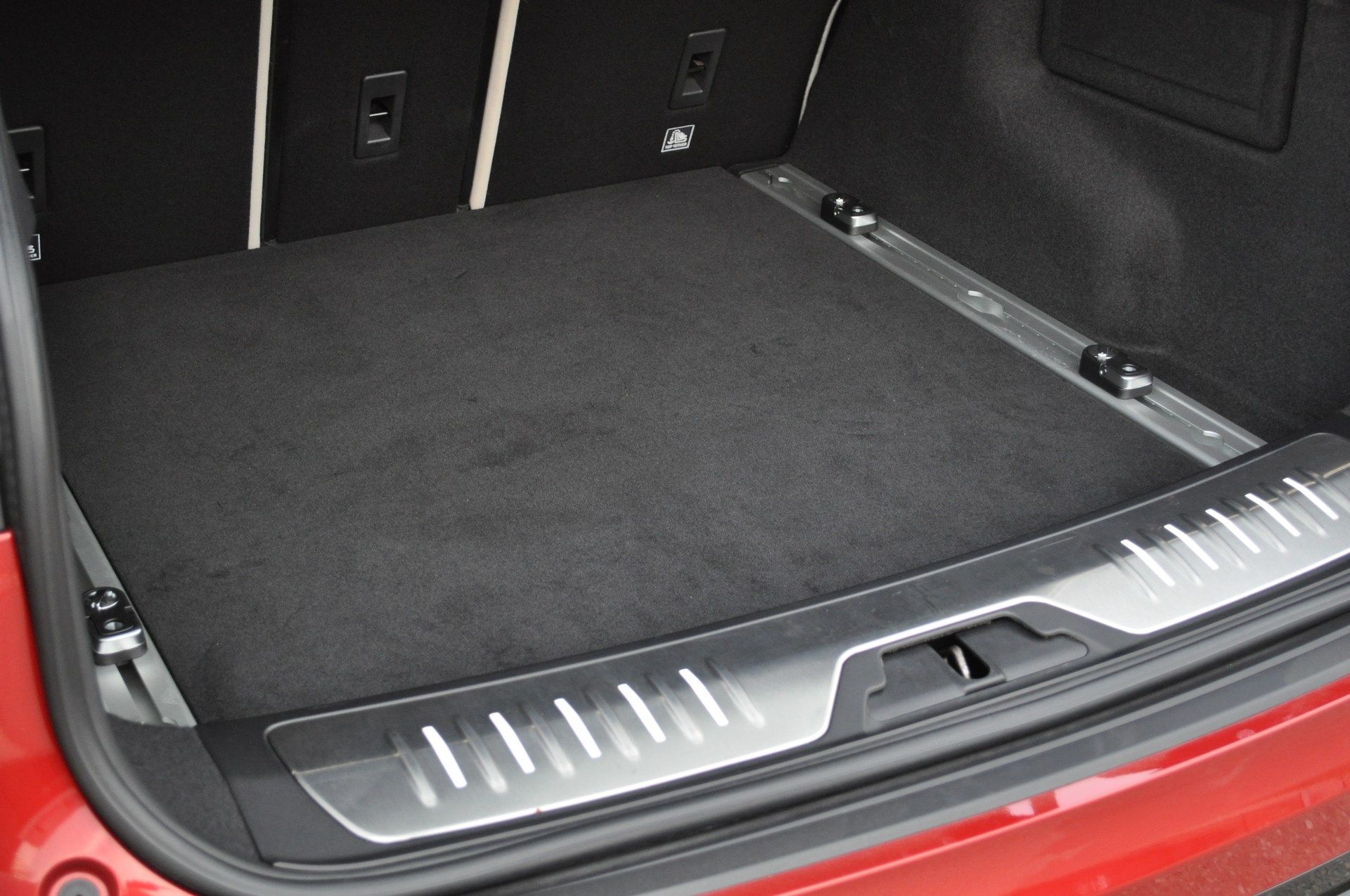 Range-Rover-Velar-5 2018 Range Rover Velar 2.0T Review: Is The Four-Cylinder Version A True Luxury SUV?