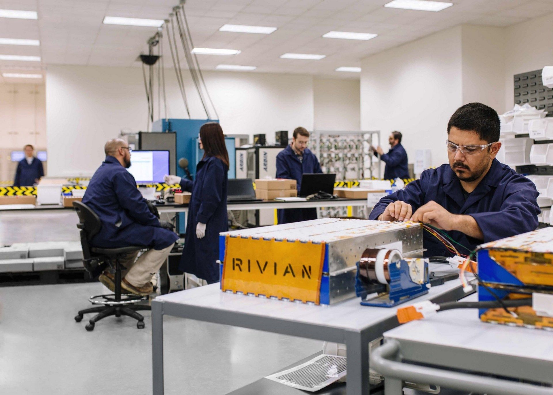 Rivian-2 Rivian To Unveil An 800 HP Electric Off-Road Pickup At The Los Angeles Auto Show