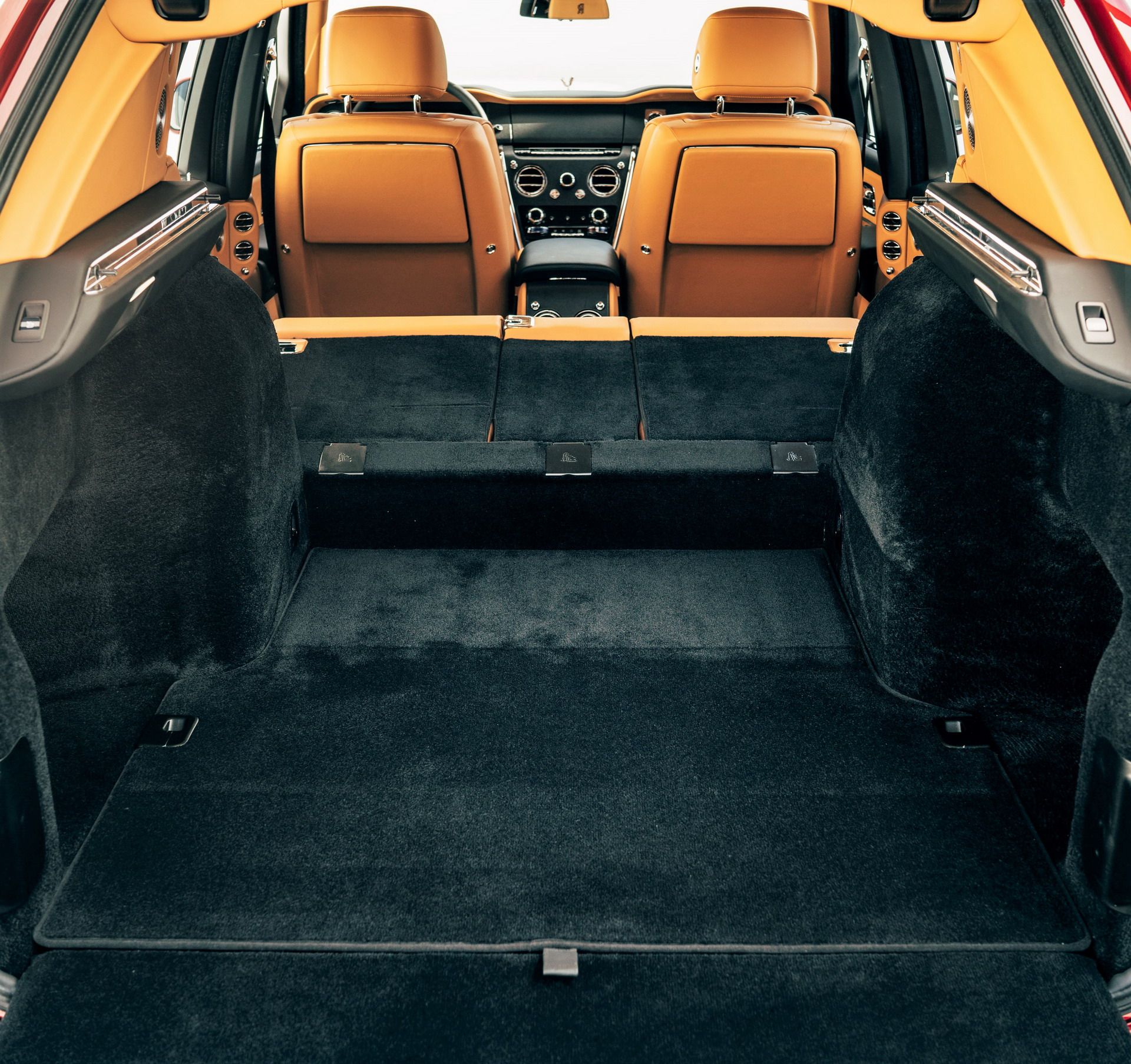 Rolls Royce Cullinan 15 New Rolls Royce Cullinan Revealed: This Is The Crown Jewel Of SUVs