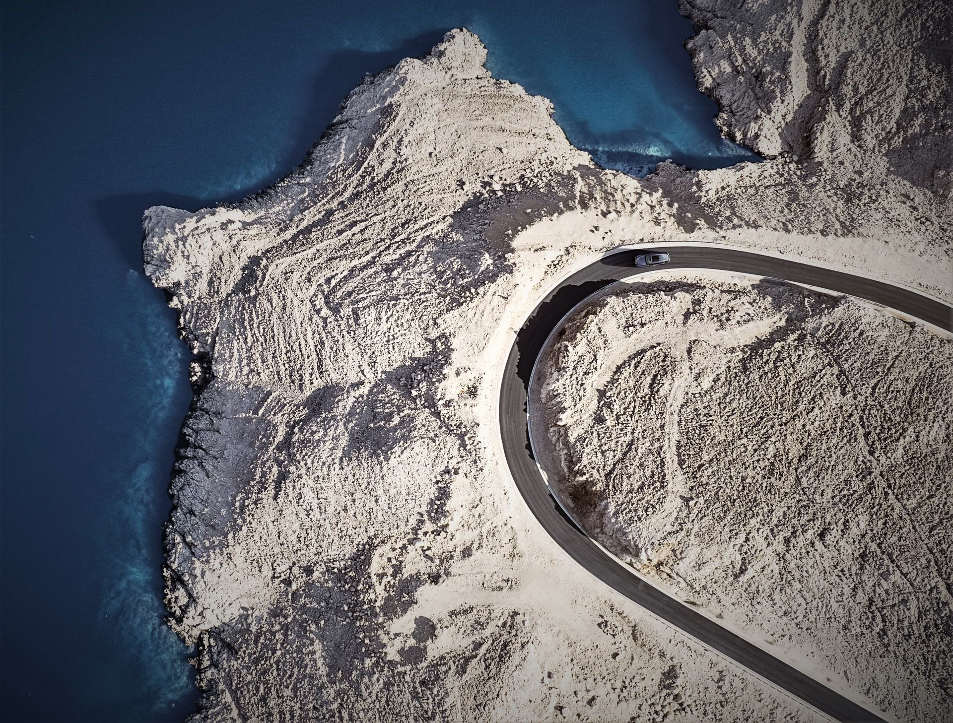 Rolls Royce Cullinan 33 New Rolls Royce Cullinan Revealed: This Is The Crown Jewel Of SUVs