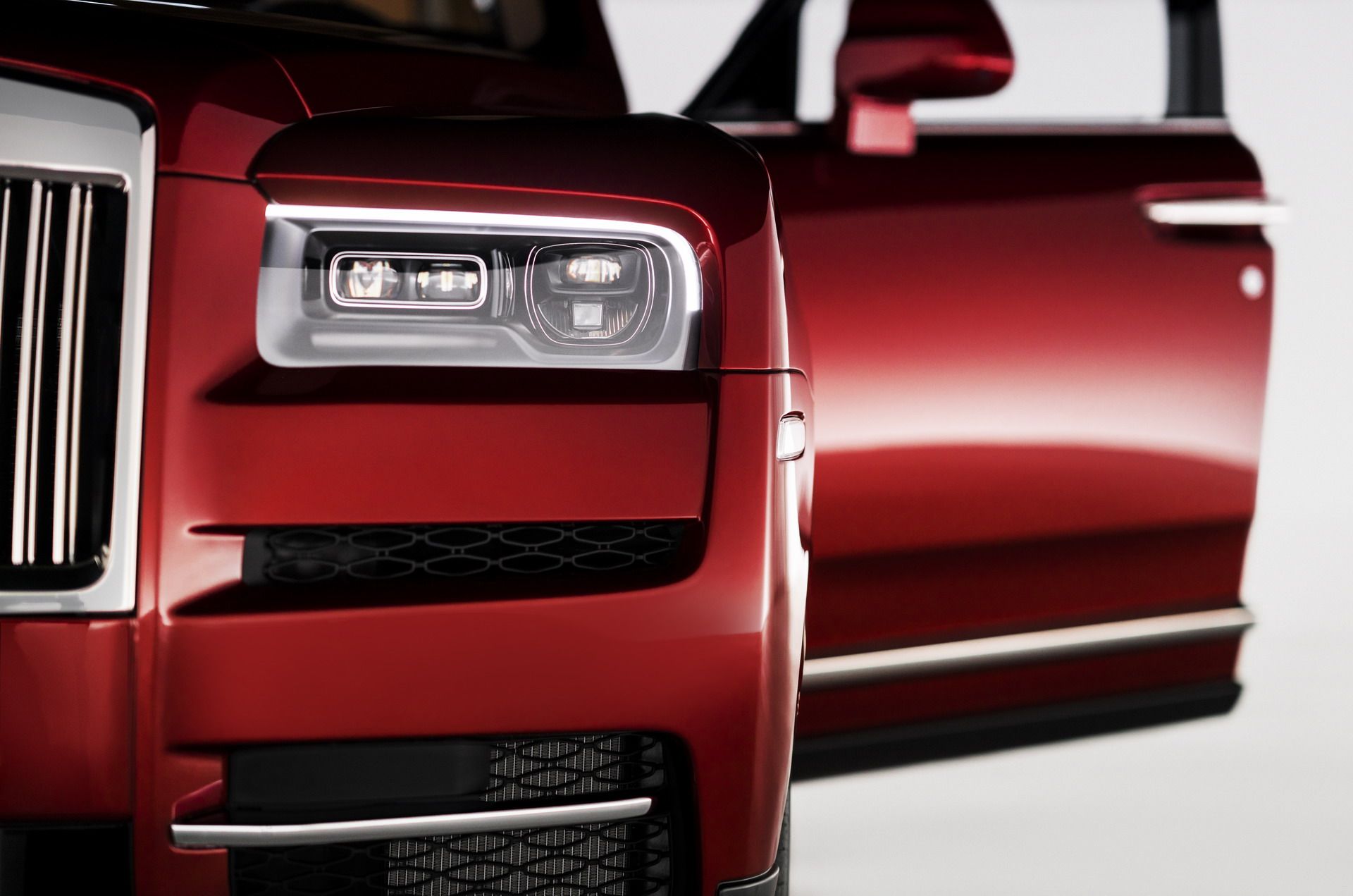 Rolls Royce Cullinan 36 New Rolls Royce Cullinan Revealed: This Is The Crown Jewel Of SUVs