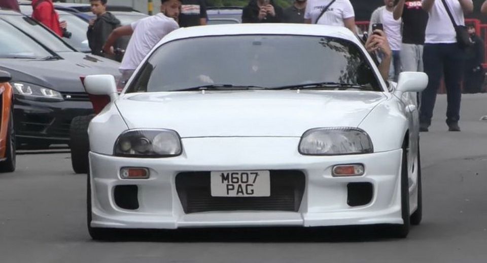  The 1990s Toyota Supra IV Is Still Capable Of Drawing A Crowd
