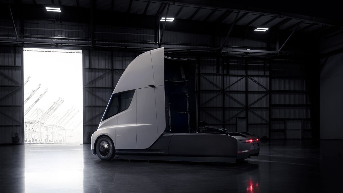 Tesla-Semi-5 Nikola Sues Tesla For Semi Patent Infringement, Seeks Damages Of More Than $2 Billion