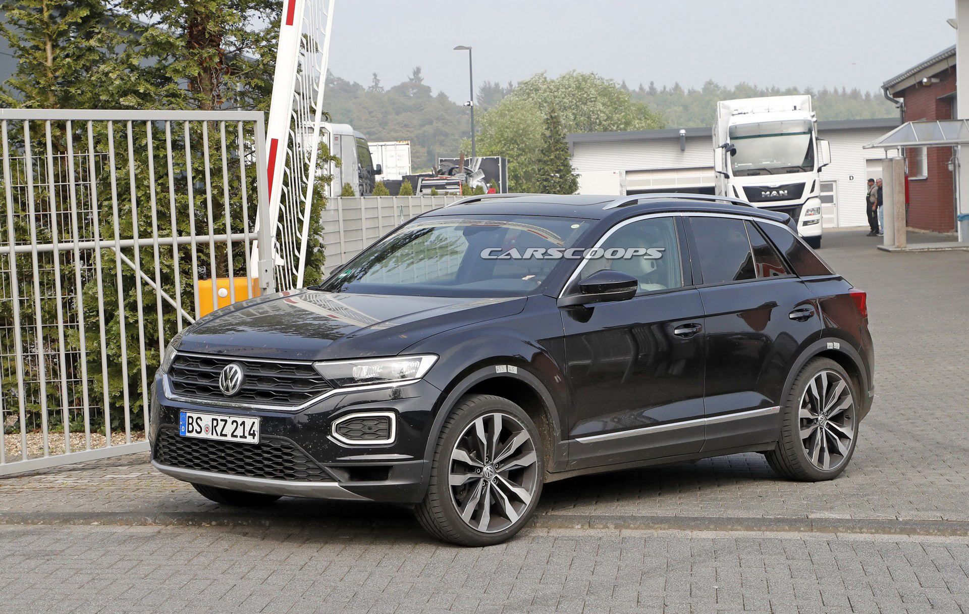 VW-T-Roc-R-2 VW T-Roc R Looks Like A 305 HP Sleeper In Latest Spy Photos