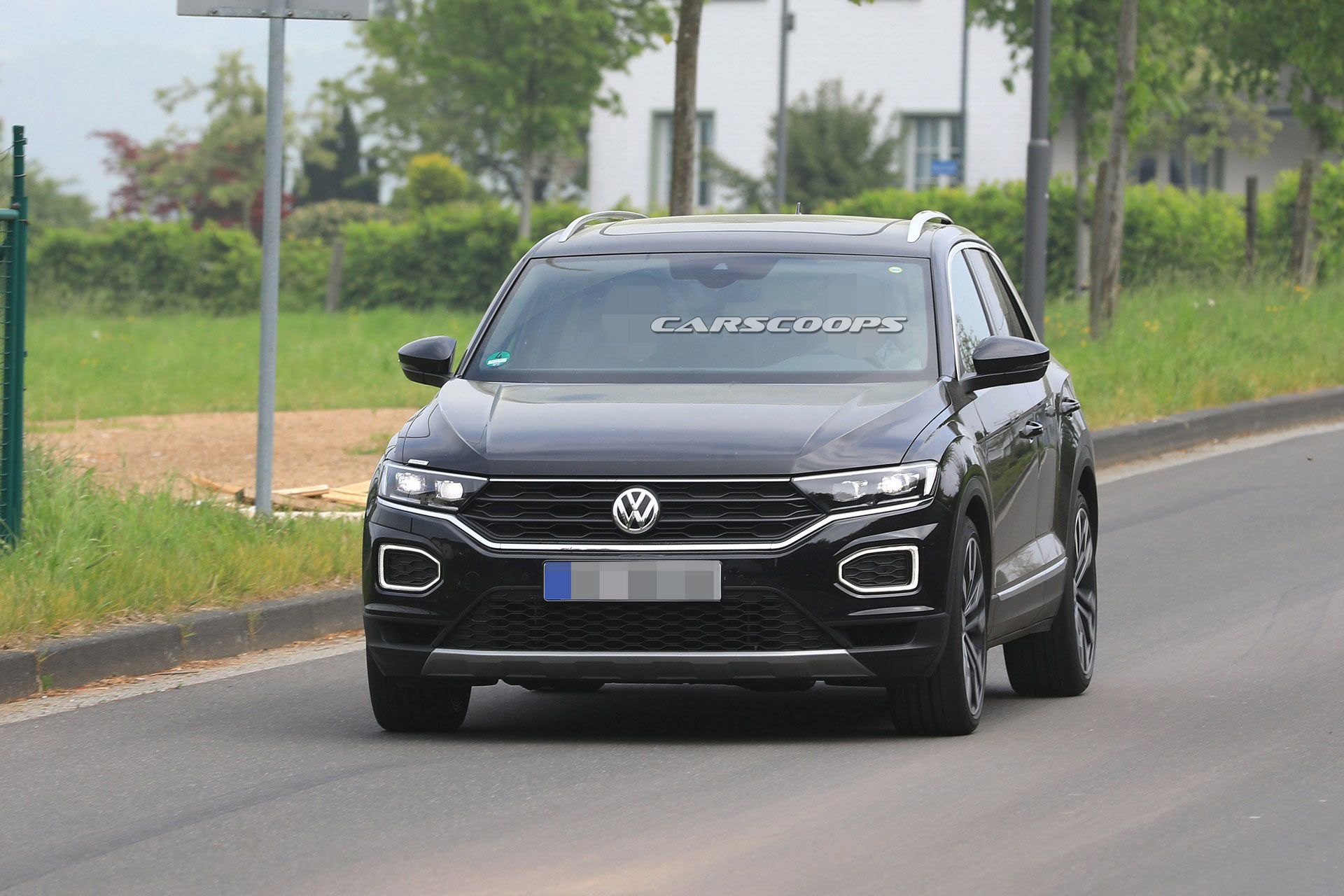 VW-T-Roc-R-25 VW T-Roc R Looks Like A 305 HP Sleeper In Latest Spy Photos