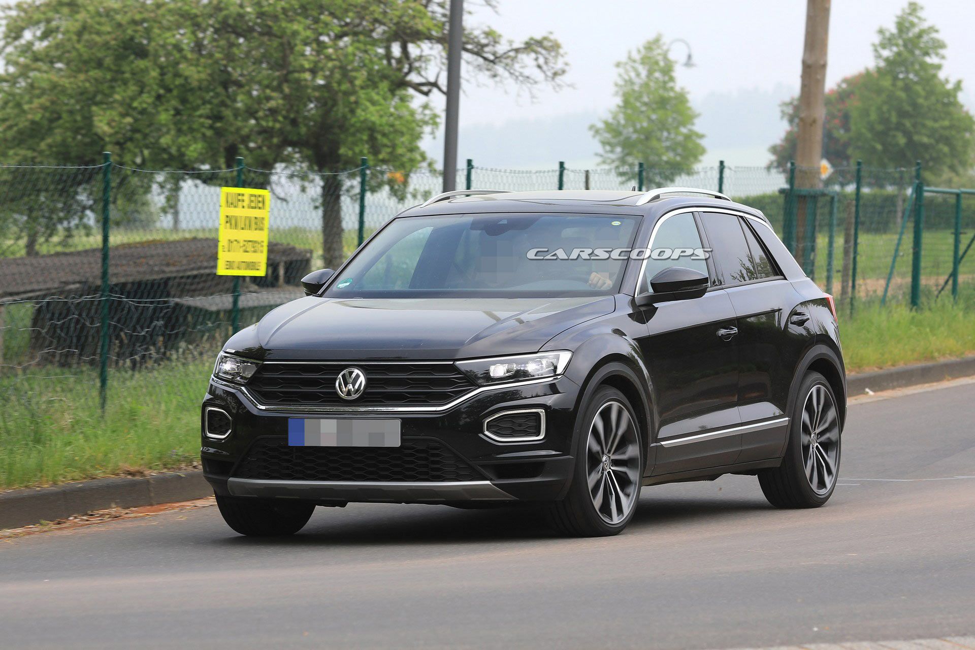 VW-T-Roc-R-26 VW T-Roc R Looks Like A 305 HP Sleeper In Latest Spy Photos