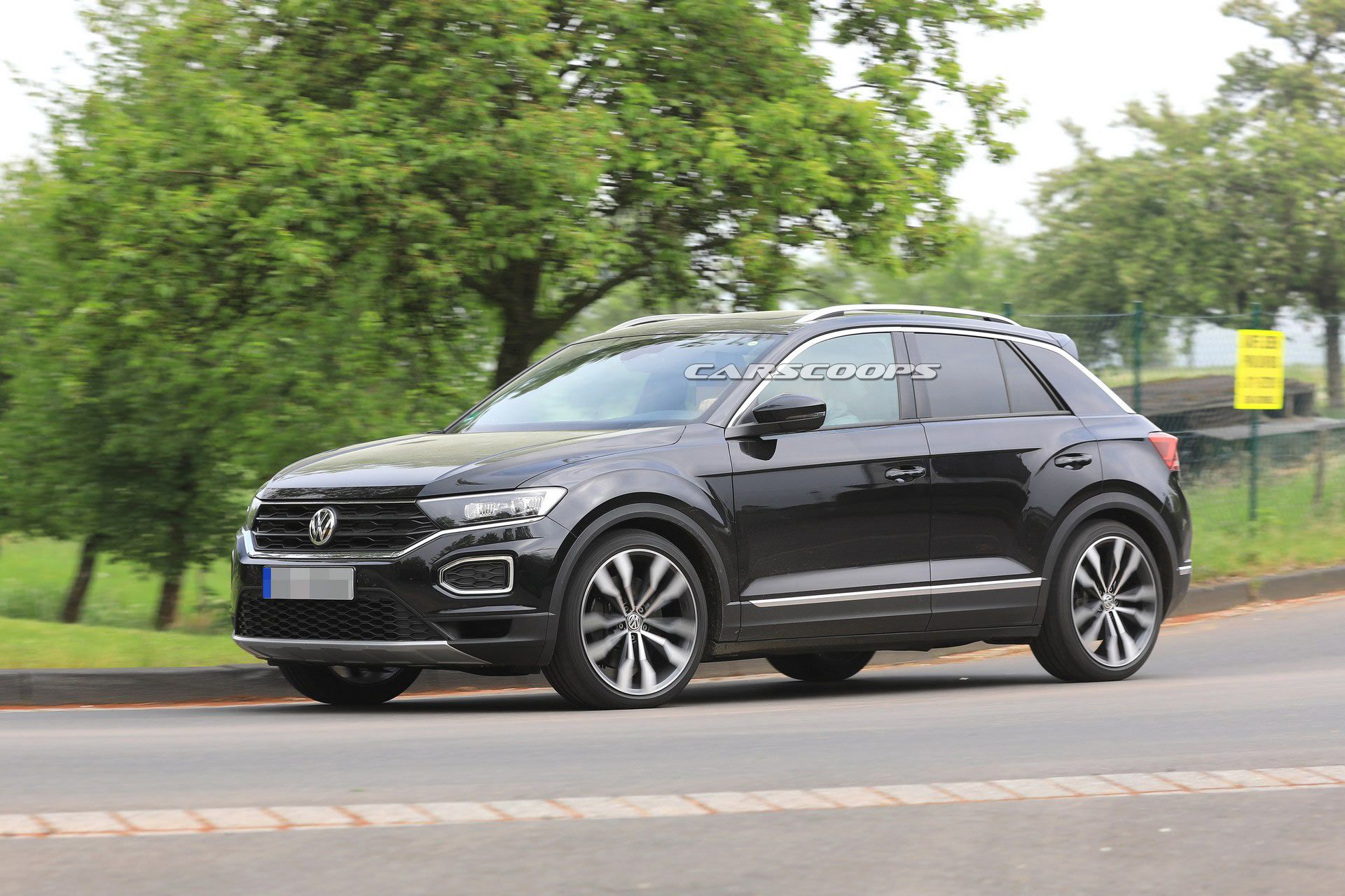 VW-T-Roc-R-27 VW T-Roc R Looks Like A 305 HP Sleeper In Latest Spy Photos