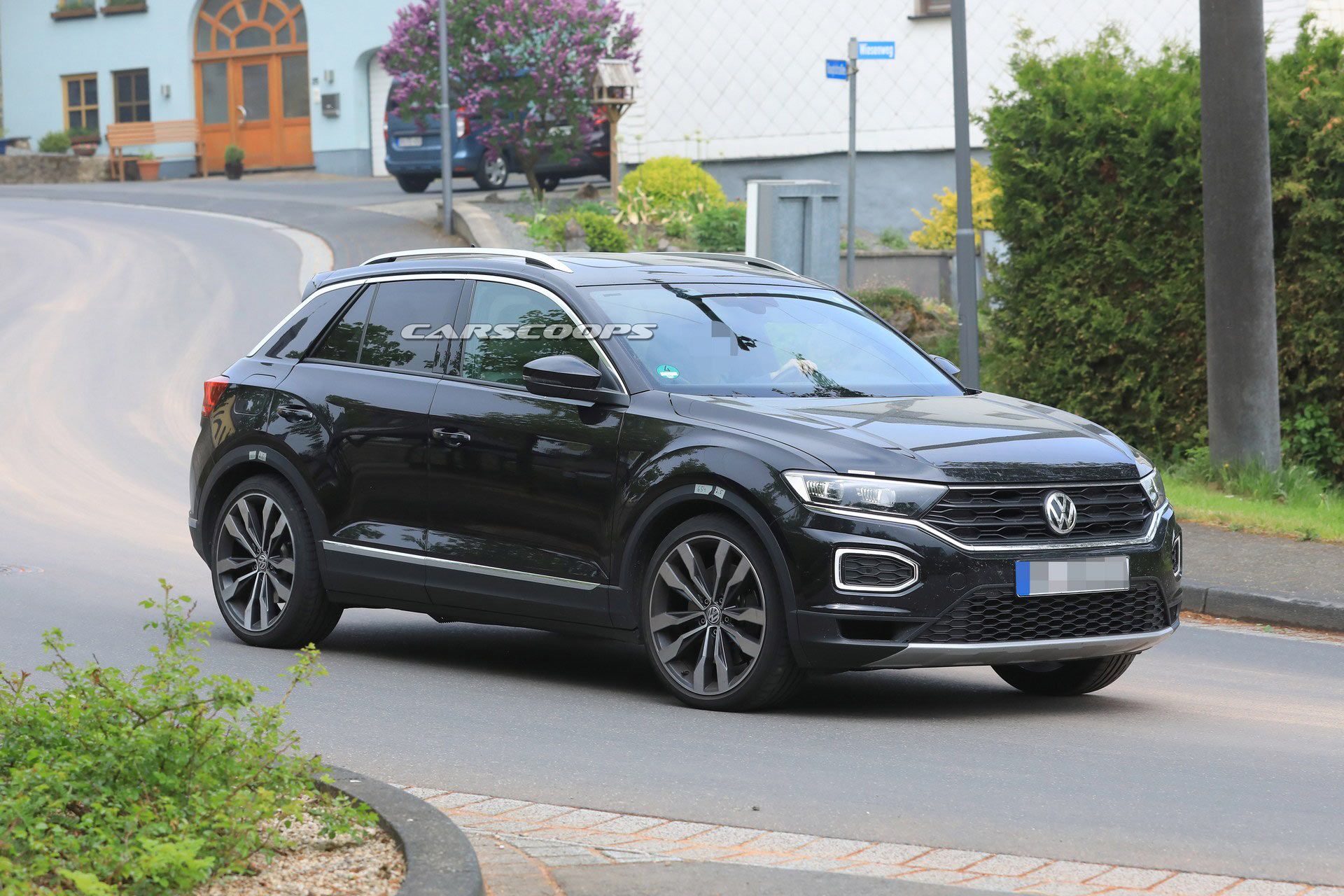 VW-T-Roc-R-35 VW T-Roc R Looks Like A 305 HP Sleeper In Latest Spy Photos