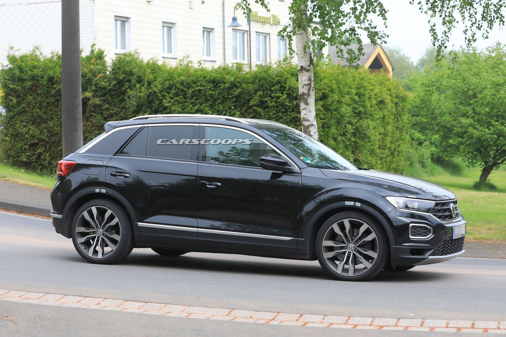 VW-T-Roc-R-36 VW T-Roc R Looks Like A 305 HP Sleeper In Latest Spy Photos