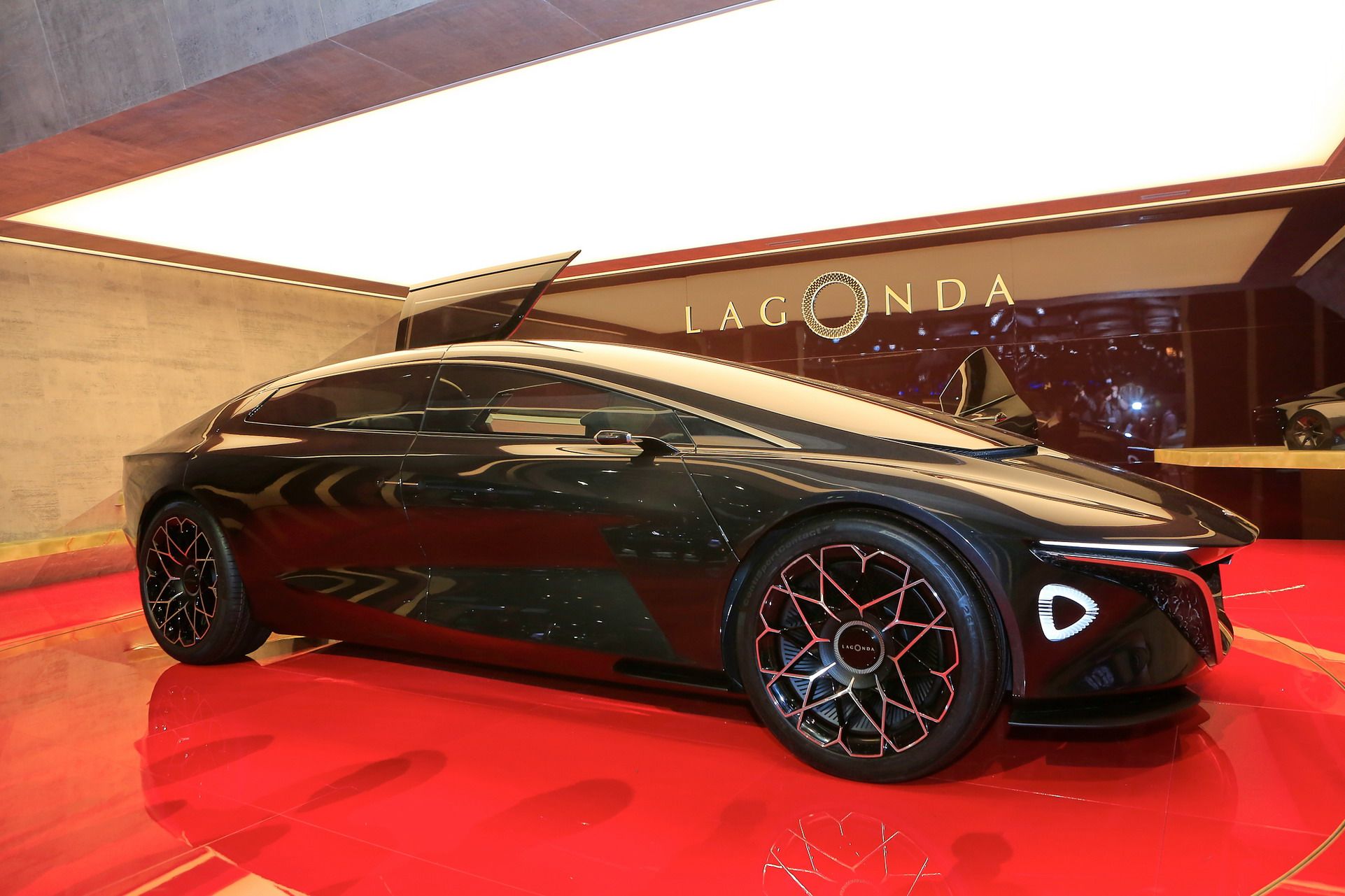 aston-lagonda-suv-confirmed-2021-6 Aston Martin’s Reborn Lagonda To Launch Company’s First Electric Model In 2021