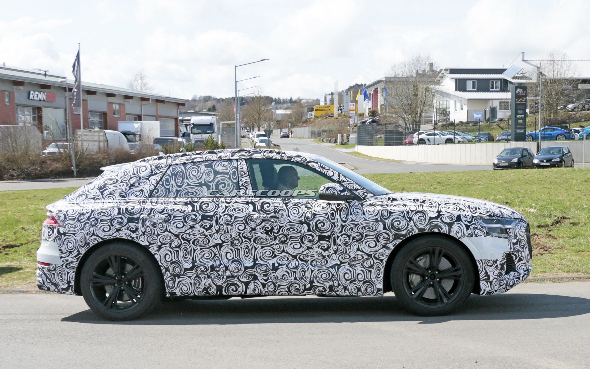 audi-rs-q8-spy-shots-5 Discount Urus: Possible Audi RS Q8 Prototype Poses As SQ8