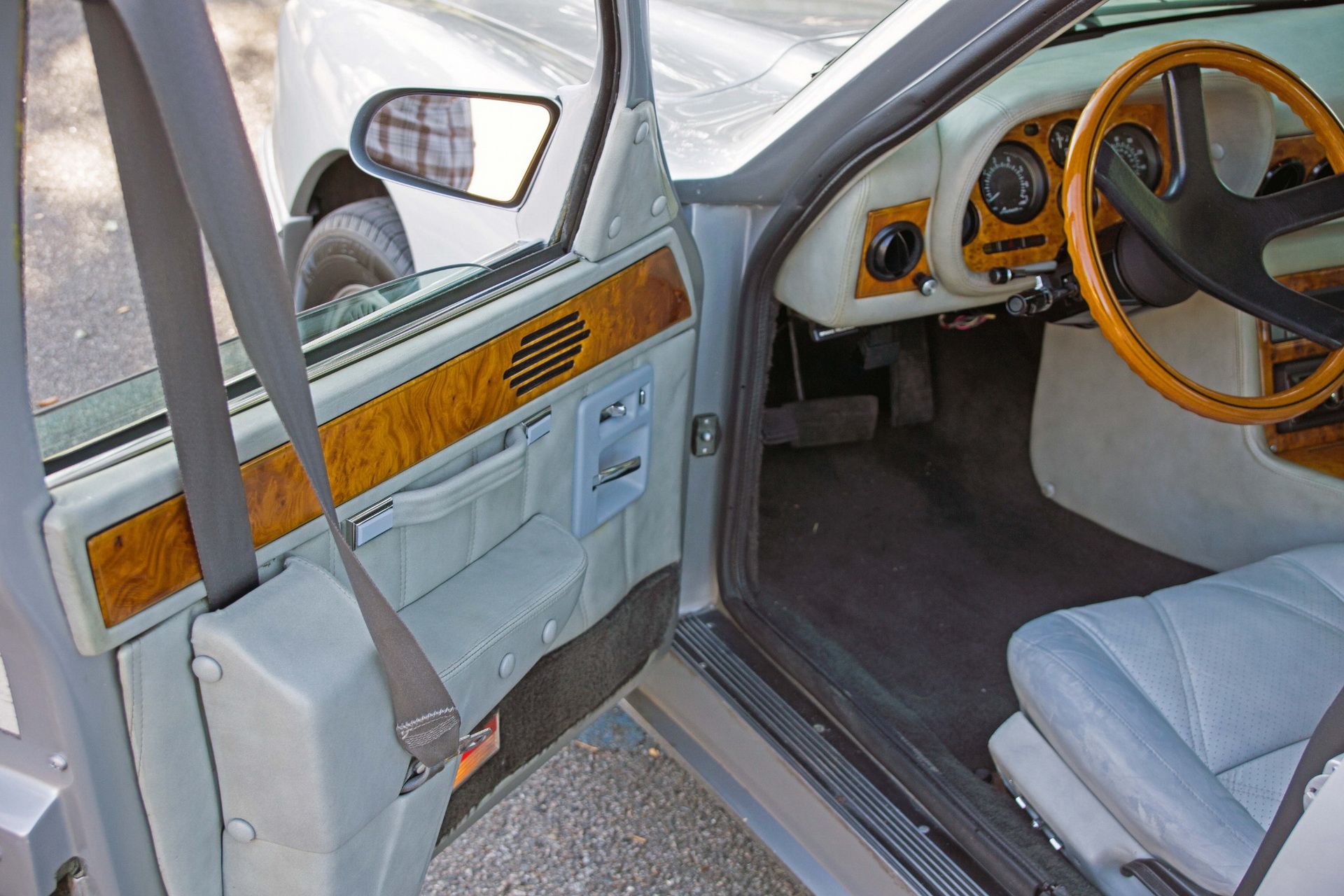 avanti-touring-sedan-bat-auction-37 Bid On This Avanti Touring Sedan And Declare Your Love For Studebaker