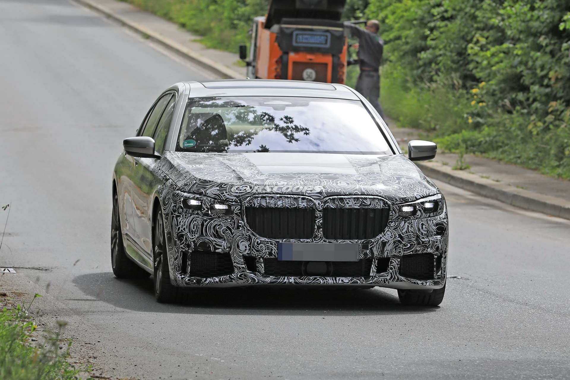 2019 BMW 7-Series 02 Facelifted 2019 BMW 7-Series Spied In Base And M760Li xDrive Forms