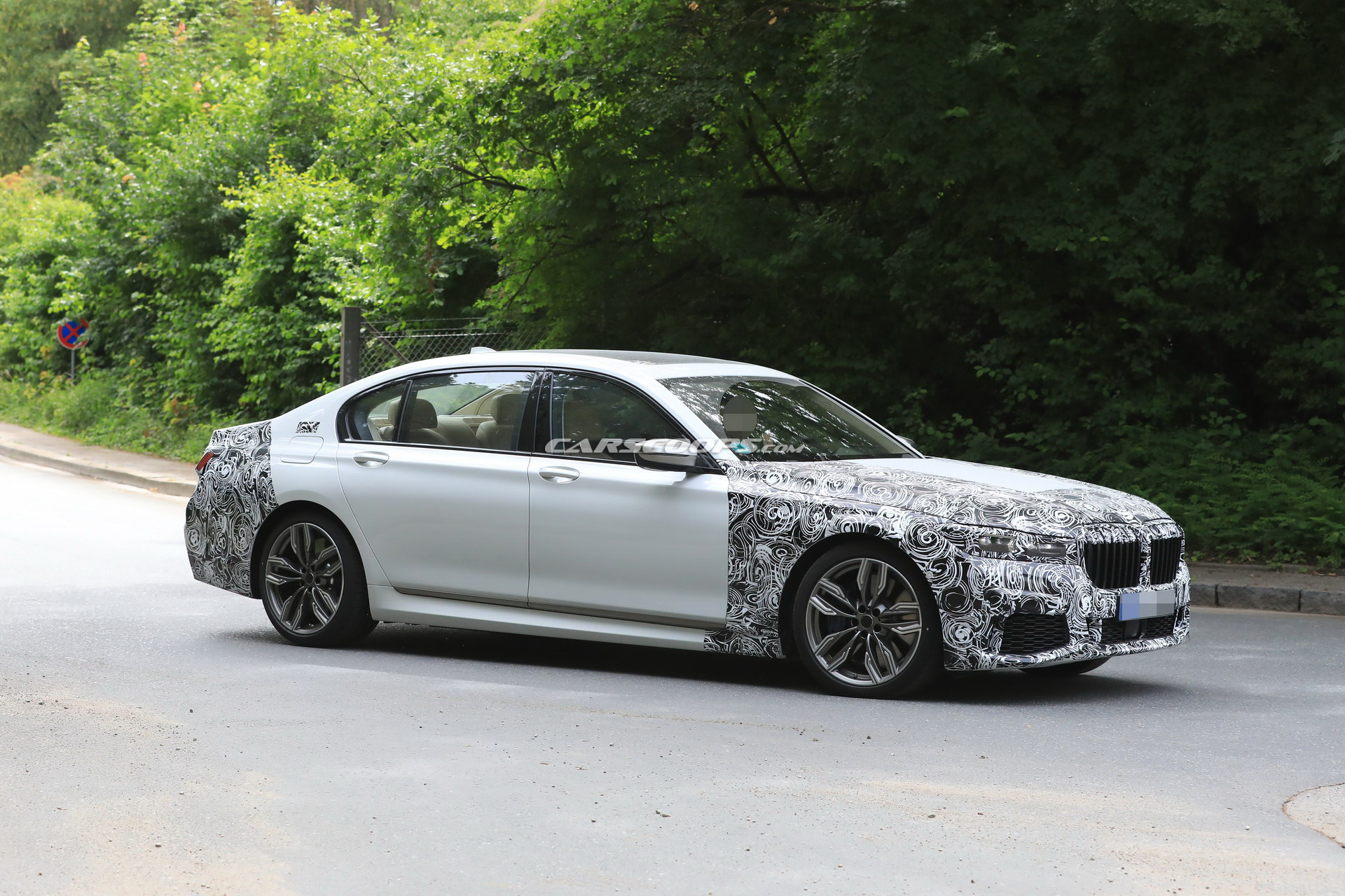 2019 BMW 7-Series 05 Facelifted 2019 BMW 7-Series Spied In Base And M760Li xDrive Forms