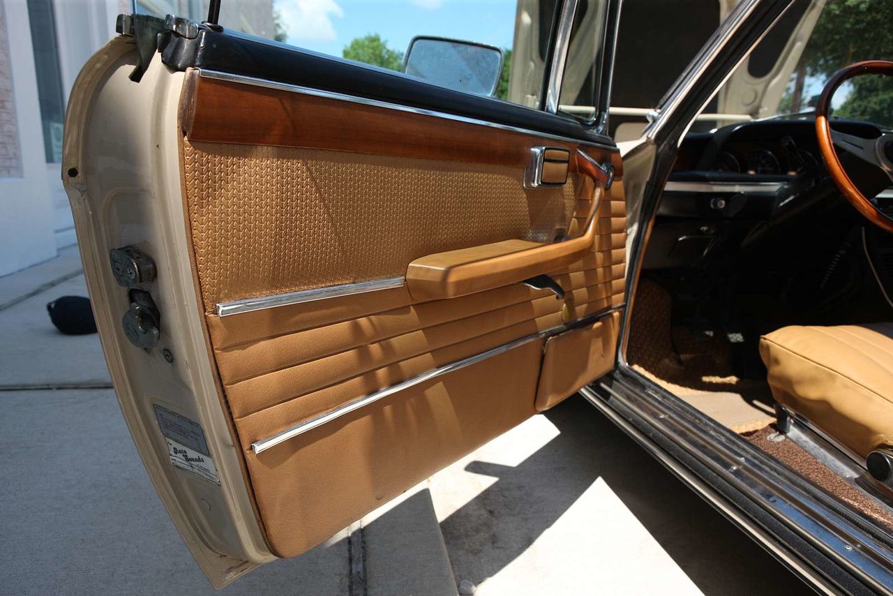 bmw-2800cs-restored-auction-bat-11 Fully-Restored 1971 BMW 2800CS Should Fetch A Pretty Penny