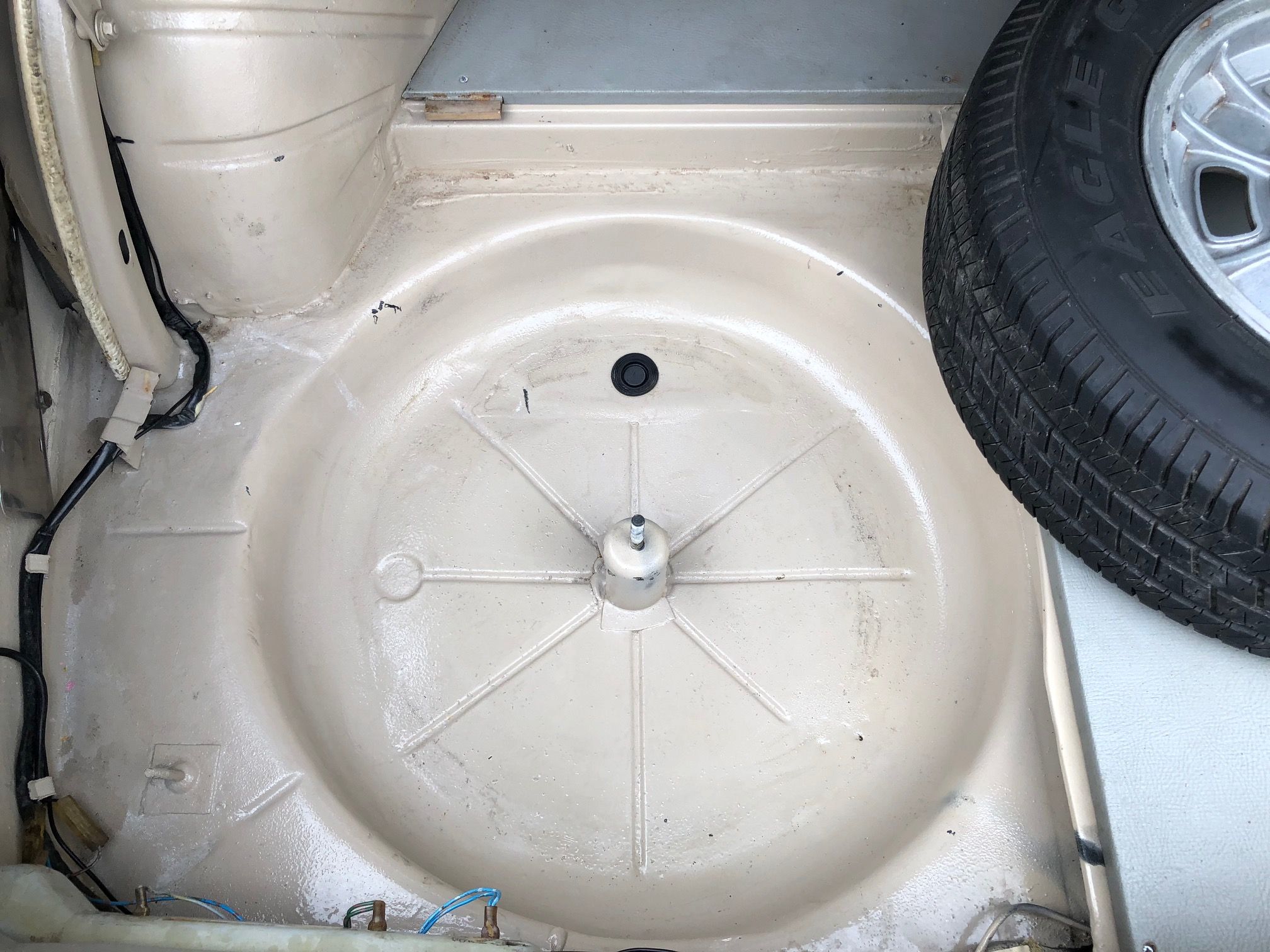 bmw-2800cs-restored-auction-bat-27 Fully-Restored 1971 BMW 2800CS Should Fetch A Pretty Penny