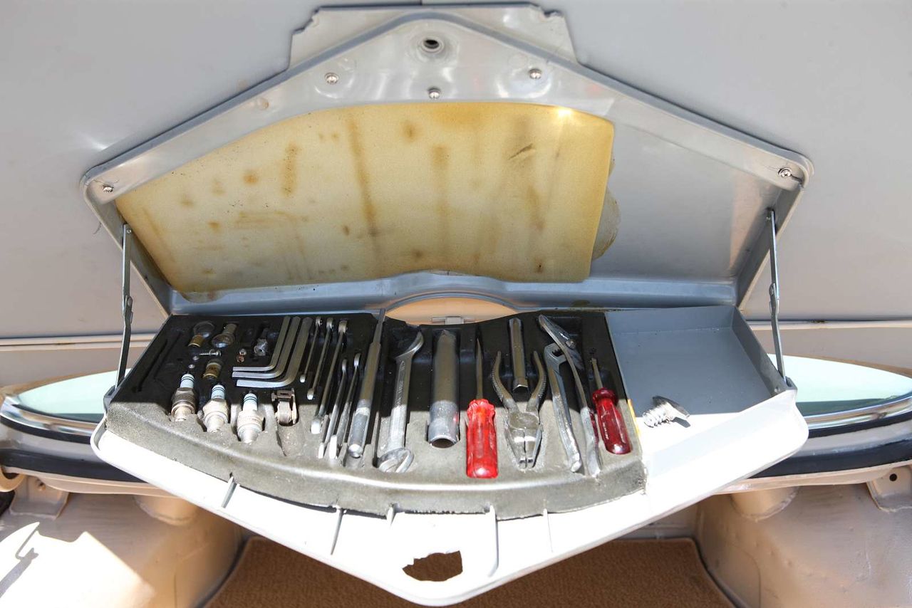 bmw-2800cs-restored-auction-bat-28 Fully-Restored 1971 BMW 2800CS Should Fetch A Pretty Penny