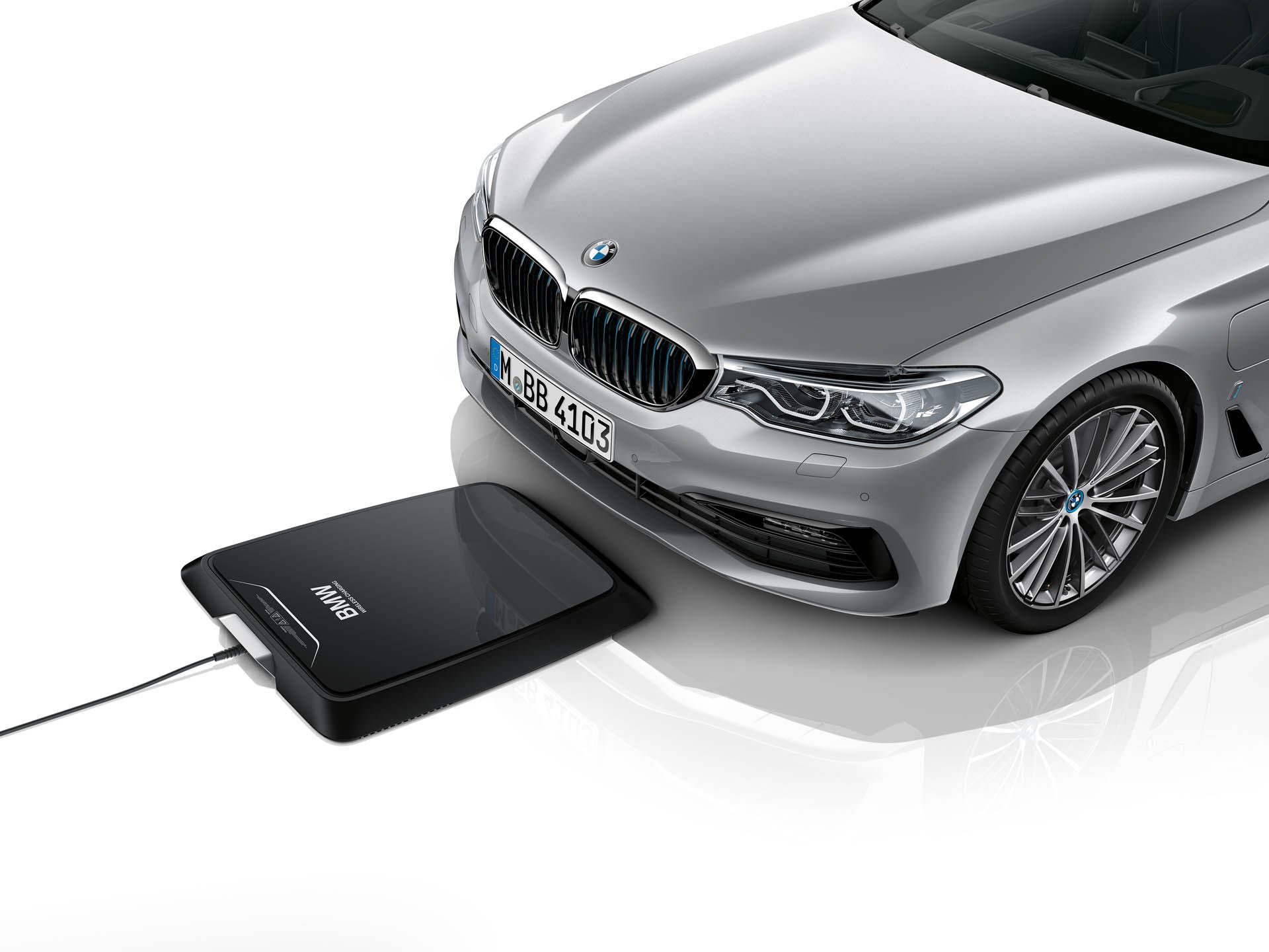 bmw-wireless-inductive-charging-01 BMW Offers The First Factory-Fitted Wireless Inductive Charger For The 530e iPerformance