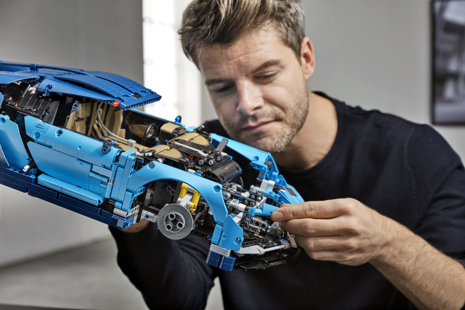 bugatti-chiron-lego-technic-27 LEGO Technic’s $350 Bugatti Chiron Is 3,600 Pieces Of Awesomeness