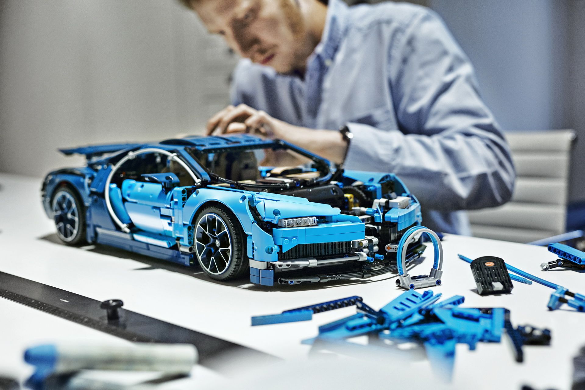 bugatti-chiron-lego-technic-58 LEGO Technic’s $350 Bugatti Chiron Is 3,600 Pieces Of Awesomeness