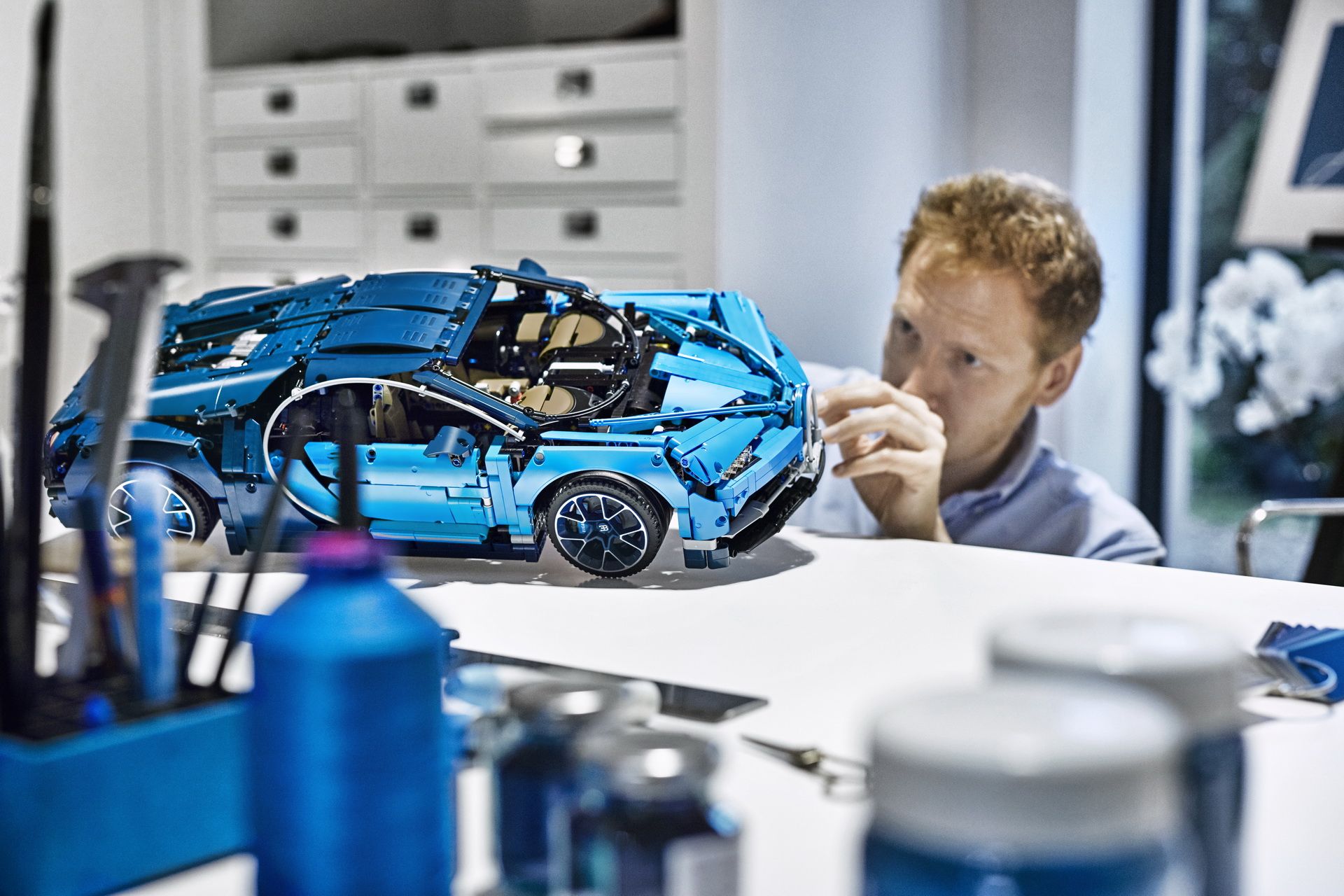 bugatti-chiron-lego-technic-60 LEGO Technic’s $350 Bugatti Chiron Is 3,600 Pieces Of Awesomeness