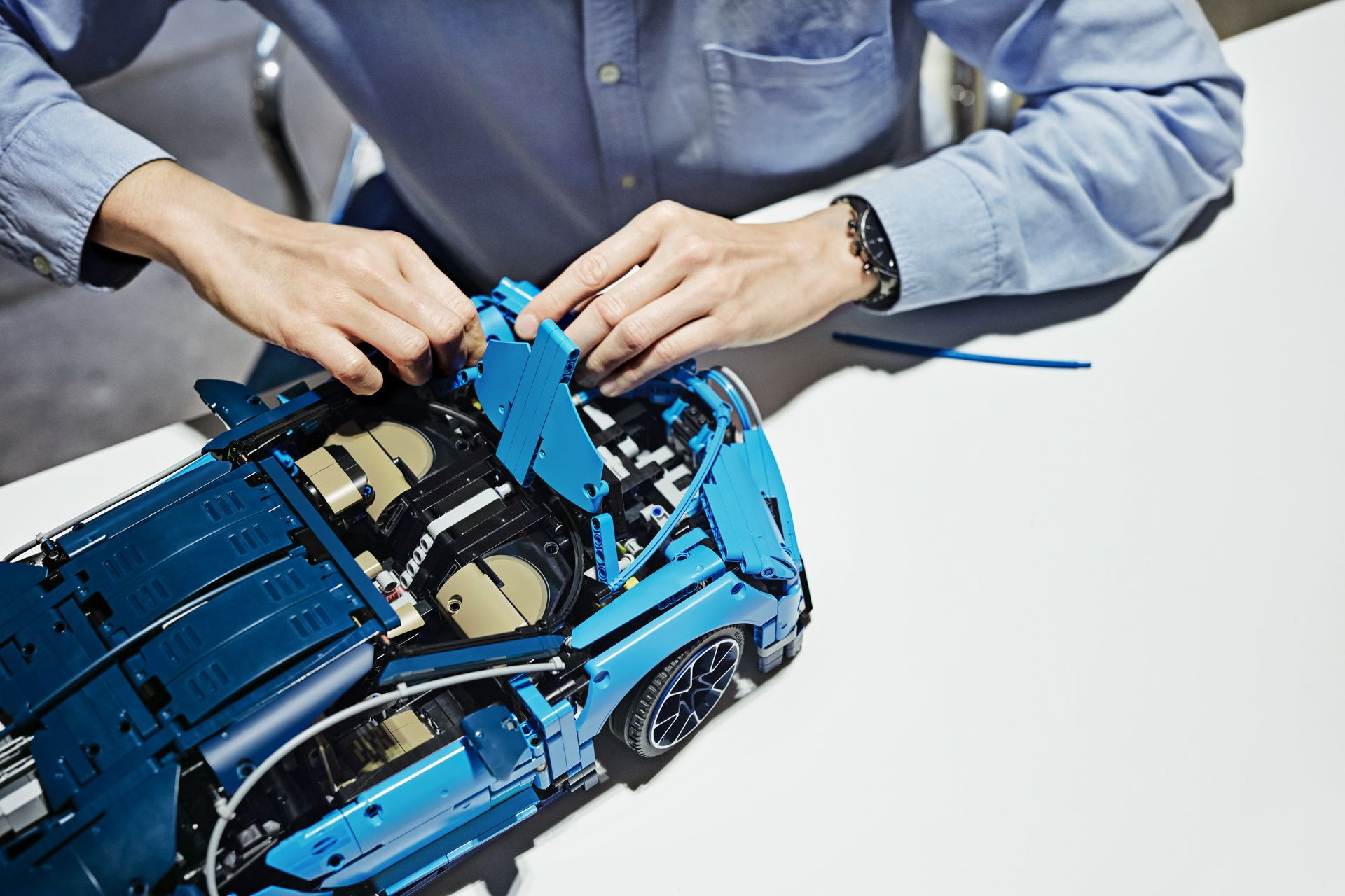 bugatti-chiron-lego-technic-61 LEGO Technic’s $350 Bugatti Chiron Is 3,600 Pieces Of Awesomeness