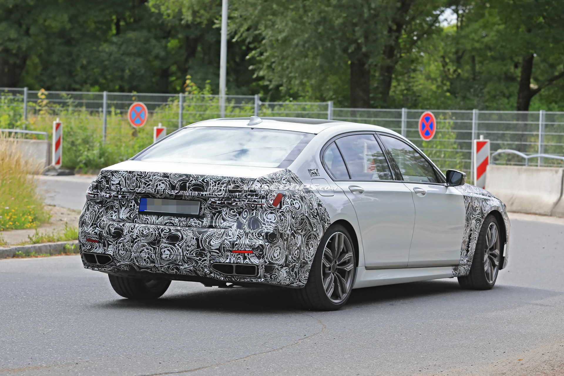 2019 BMW 7-Series 11 Facelifted 2019 BMW 7-Series Spied In Base And M760Li xDrive Forms