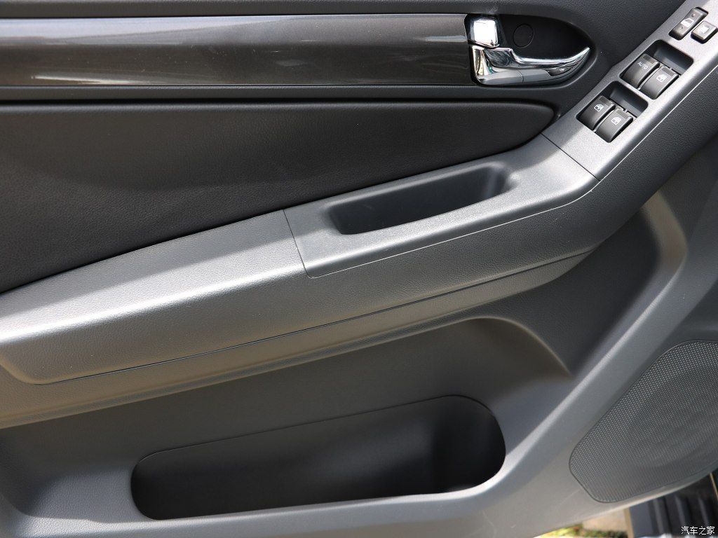 faw-hongta-t340-pickup-11 FAW Hongta T340 Pickup Has Watched Way Too Many Ford Explorer Commercials