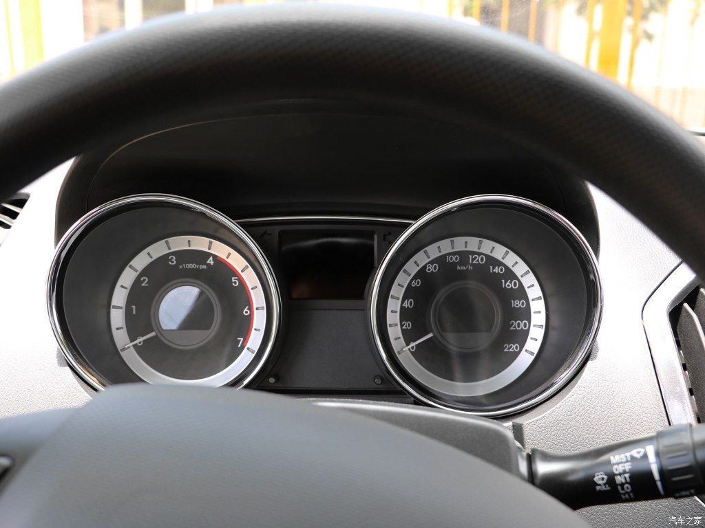 faw-hongta-t340-pickup-12 FAW Hongta T340 Pickup Has Watched Way Too Many Ford Explorer Commercials