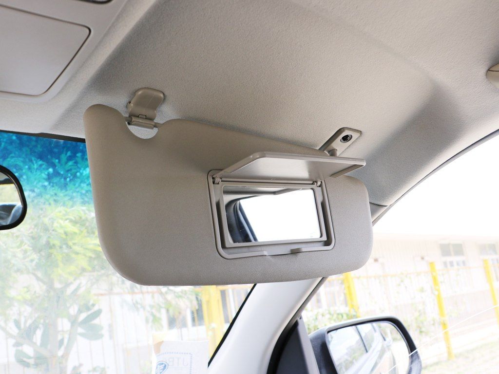 faw-hongta-t340-pickup-13 FAW Hongta T340 Pickup Has Watched Way Too Many Ford Explorer Commercials