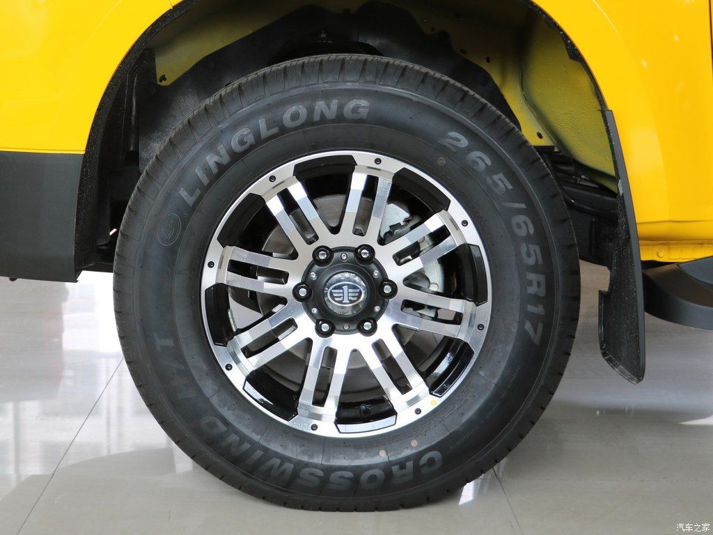 faw-hongta-t340-pickup-26 FAW Hongta T340 Pickup Has Watched Way Too Many Ford Explorer Commercials