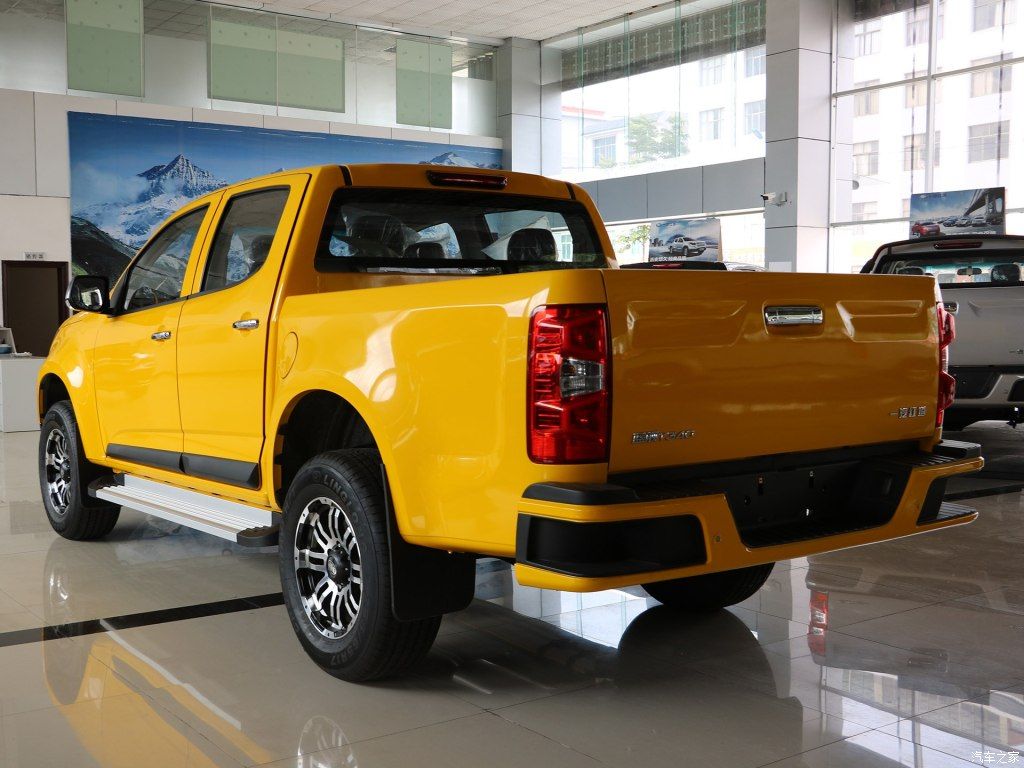 faw-hongta-t340-pickup-28 FAW Hongta T340 Pickup Has Watched Way Too Many Ford Explorer Commercials