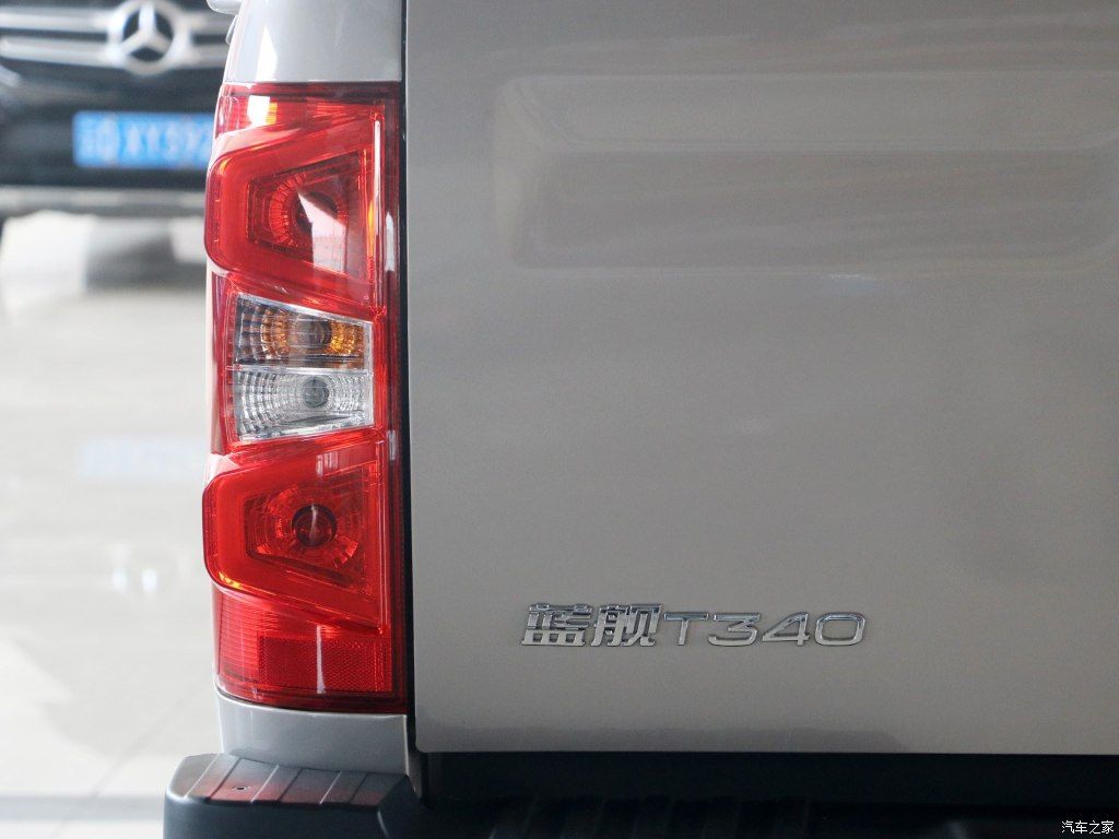 faw-hongta-t340-pickup-3 FAW Hongta T340 Pickup Has Watched Way Too Many Ford Explorer Commercials