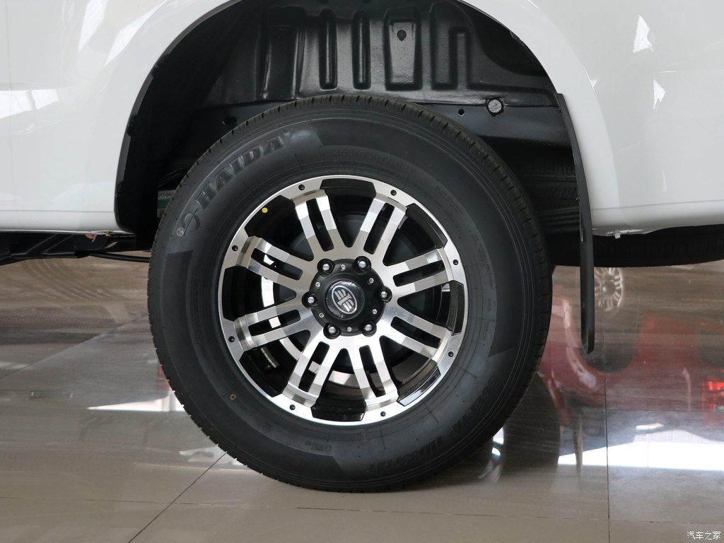 faw-hongta-t340-pickup-35 FAW Hongta T340 Pickup Has Watched Way Too Many Ford Explorer Commercials