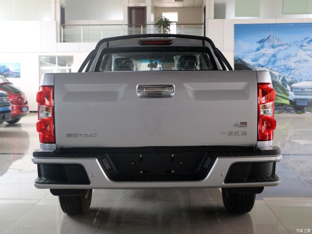 faw-hongta-t340-pickup-48 FAW Hongta T340 Pickup Has Watched Way Too Many Ford Explorer Commercials