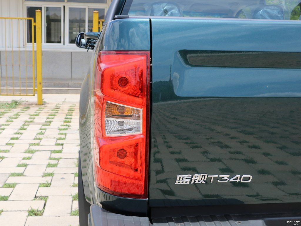 faw-hongta-t340-pickup-49 FAW Hongta T340 Pickup Has Watched Way Too Many Ford Explorer Commercials