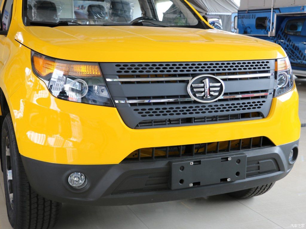 faw-hongta-t340-pickup-53 FAW Hongta T340 Pickup Has Watched Way Too Many Ford Explorer Commercials